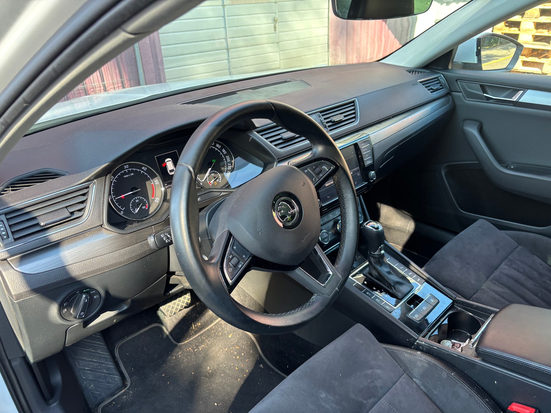 SKODA Superb Combi 2.0 TDi L&K 4x4 DSG-image-3