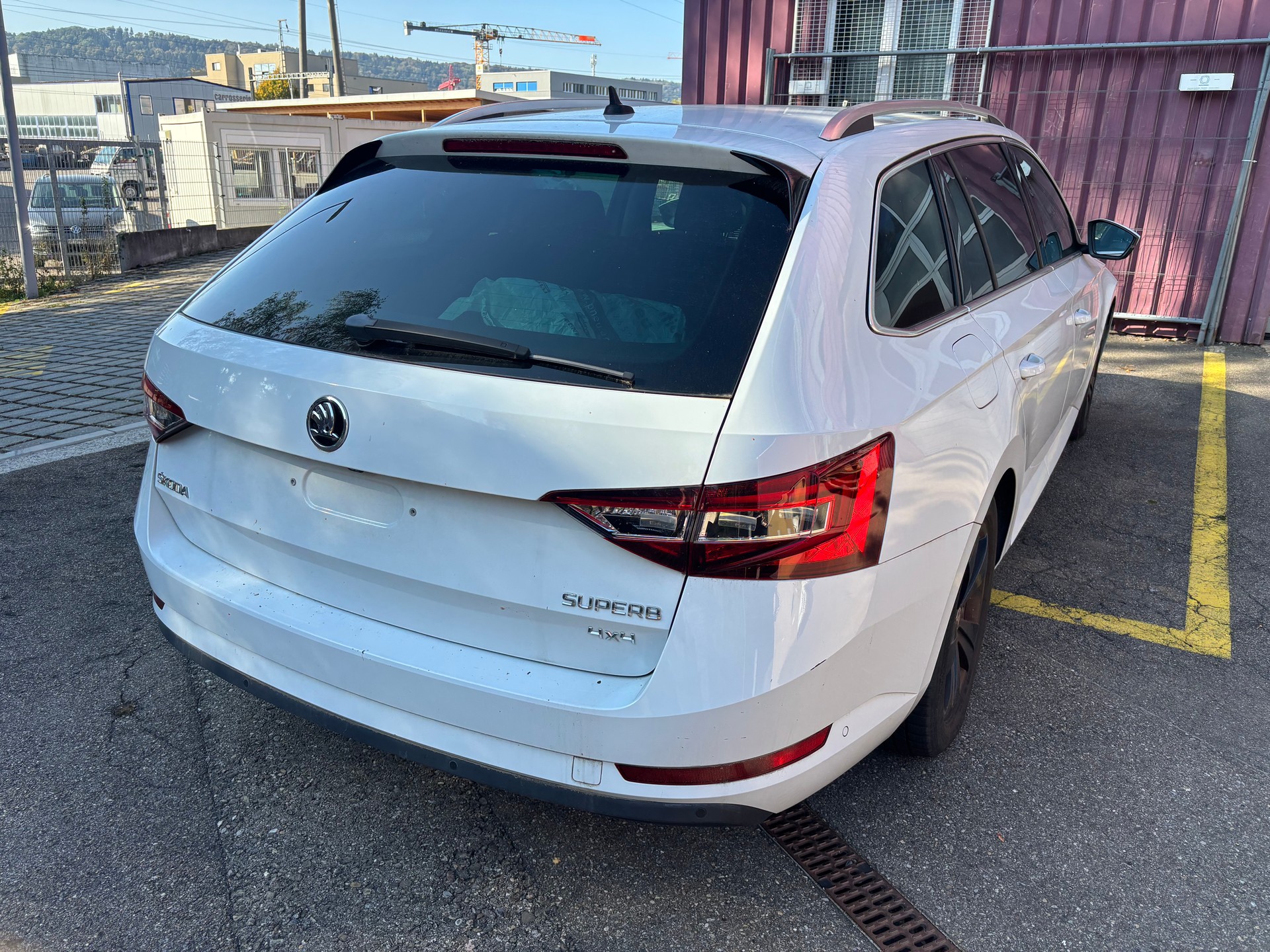SKODA Superb Combi 2.0 TDi L&K 4x4 DSG-image-1