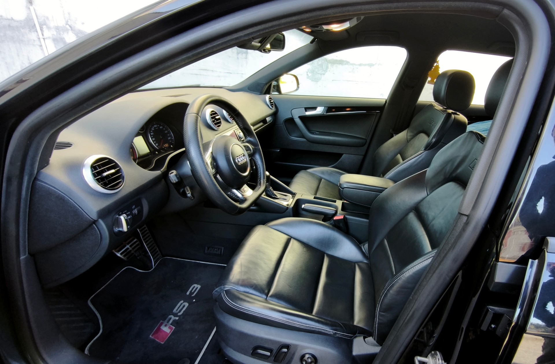 AUDI RS3 Sportback 2.5 TFSI quattro S-tronic-image-6