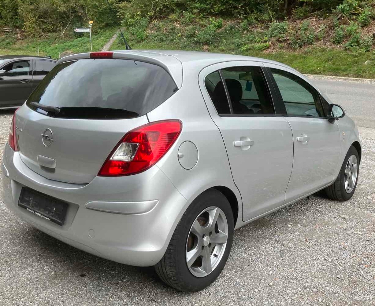 OPEL Corsa 1.4 TP Anniversary Automatic-image-2
