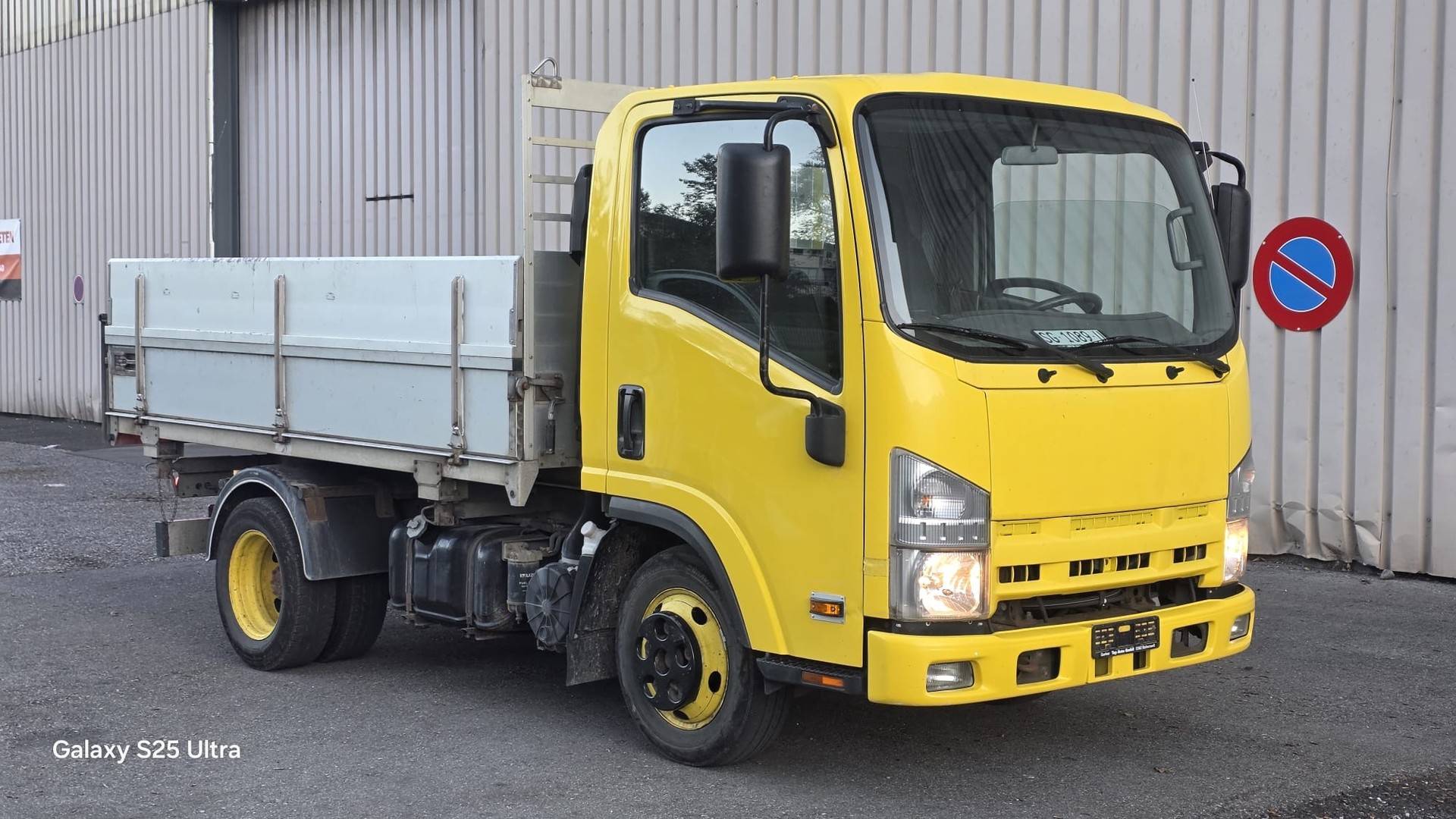 ISUZU NLR 85 - L 35 F Light-image-1
