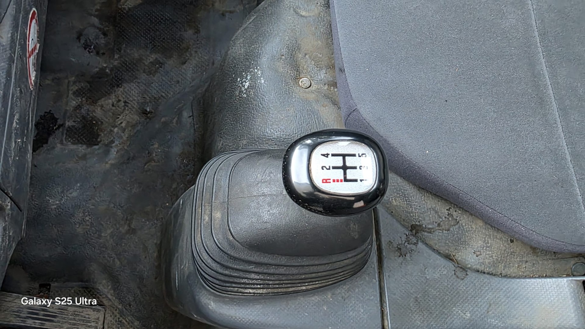 ISUZU NLR 85 - L 35 F Light-image-11