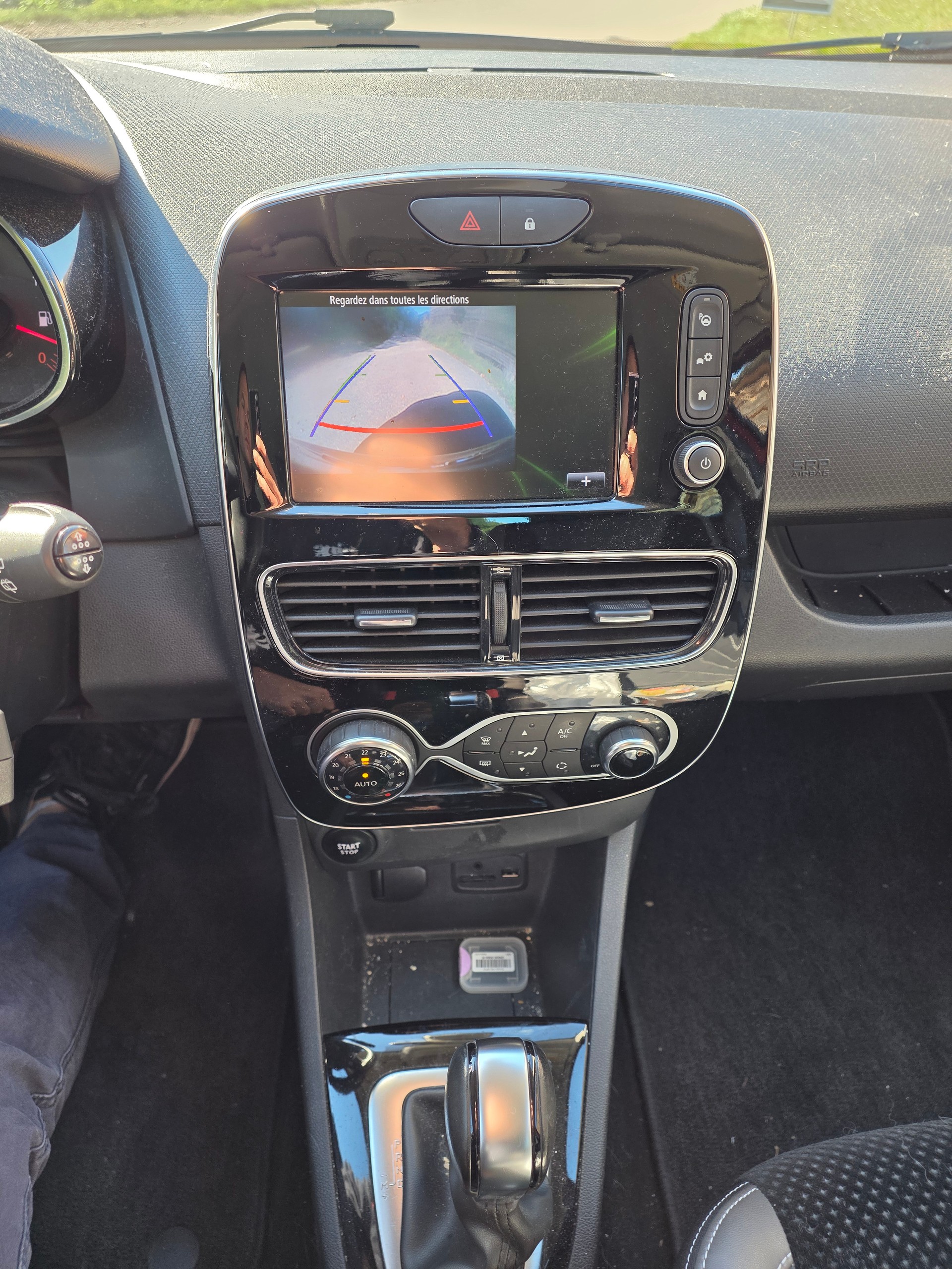RENAULT Clio 1.2 16V T Swiss Edition EDC-image-10