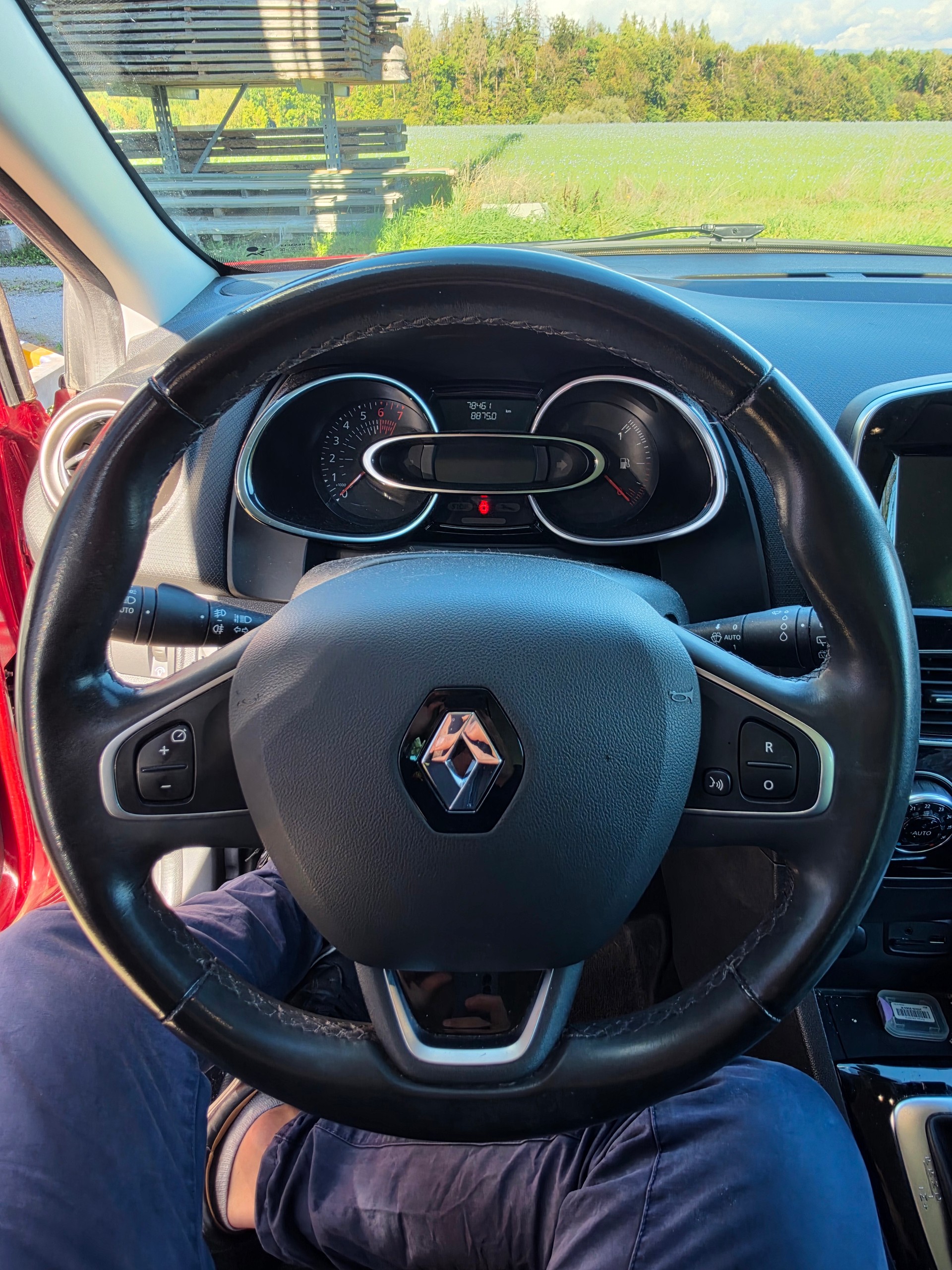 RENAULT Clio 1.2 16V T Swiss Edition EDC-image-12