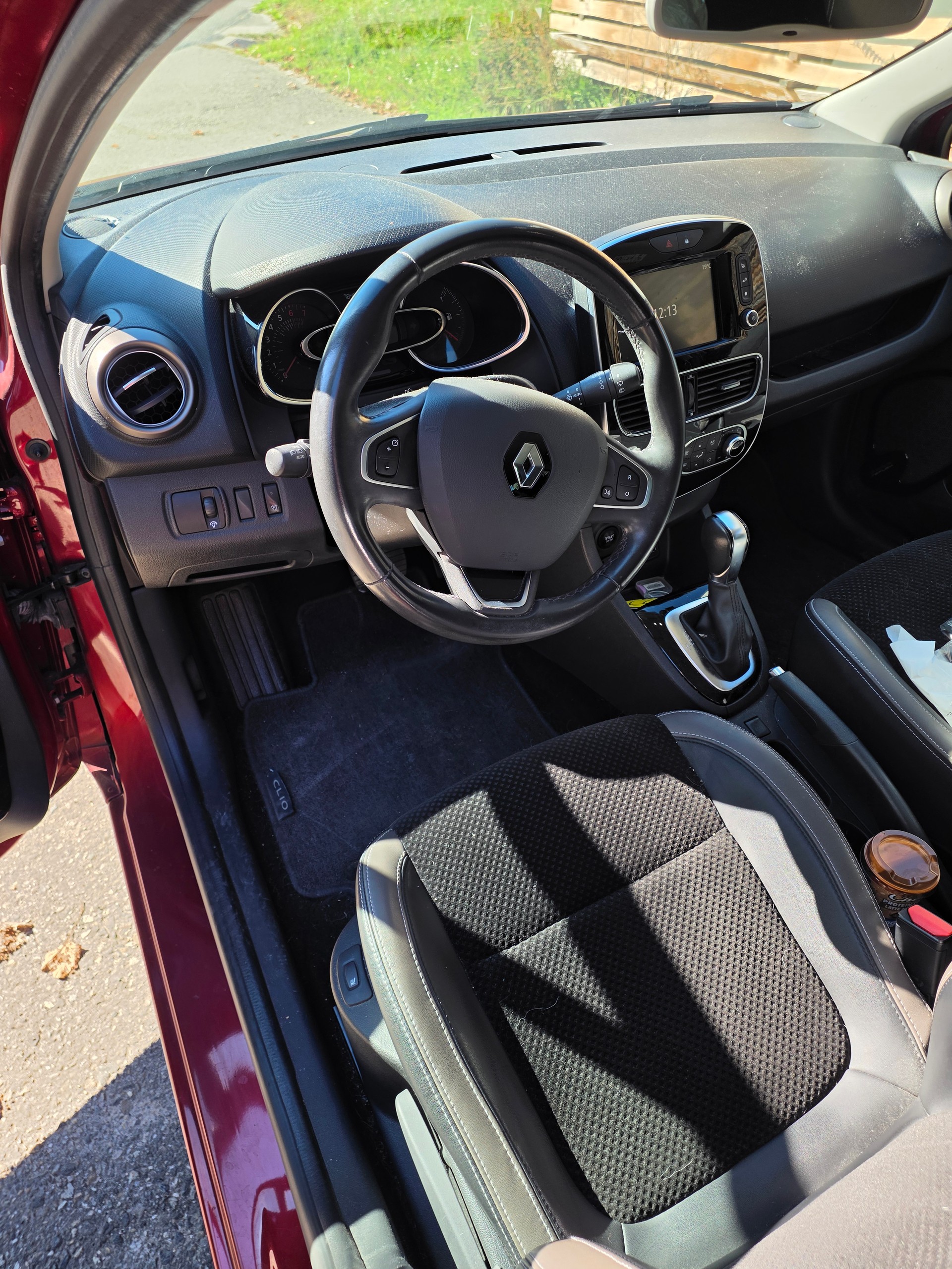 RENAULT Clio 1.2 16V T Swiss Edition EDC-image-7