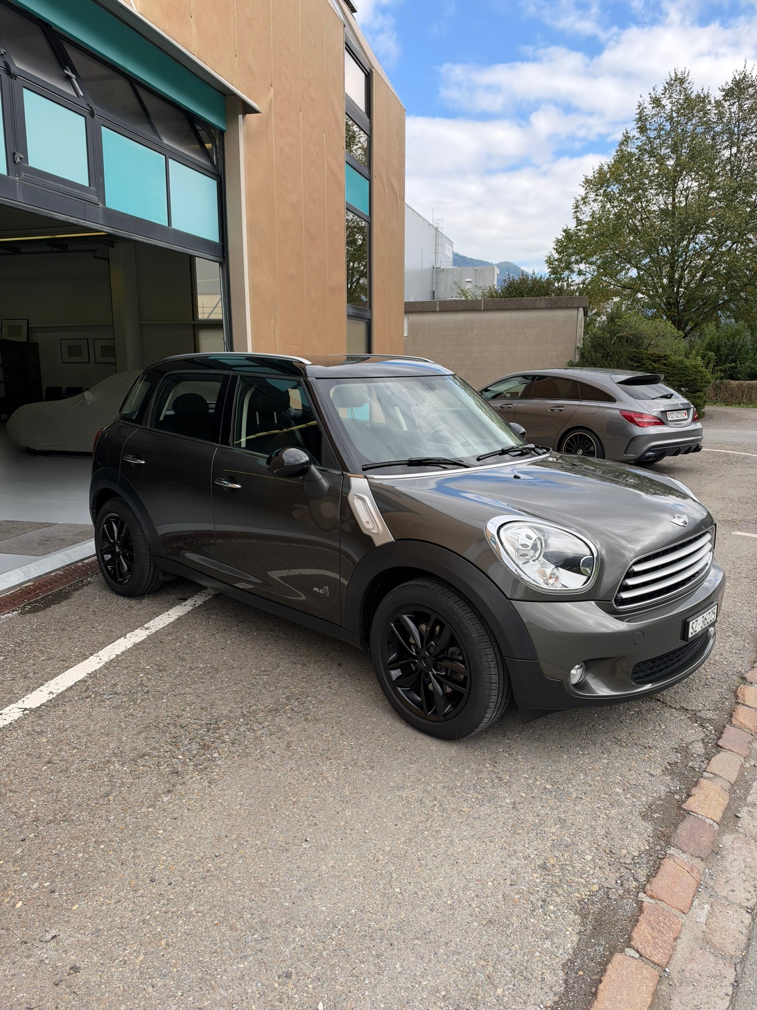 MINI 1.6i Cooper ALL4-image-2