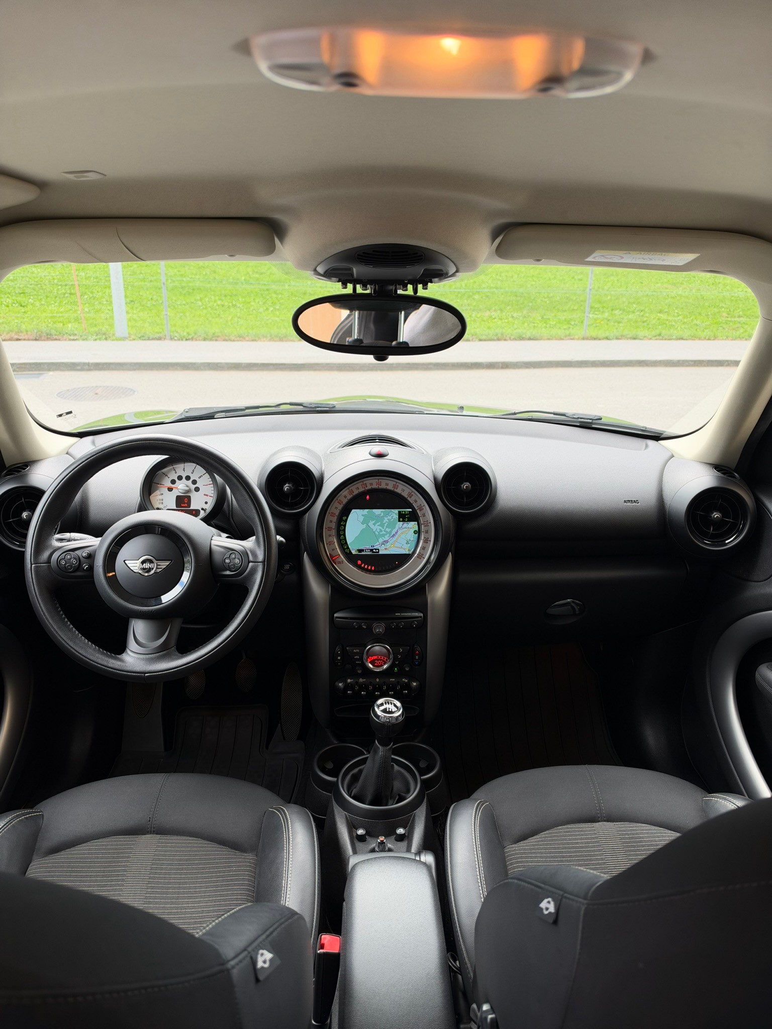 MINI 1.6i Cooper ALL4-image-4