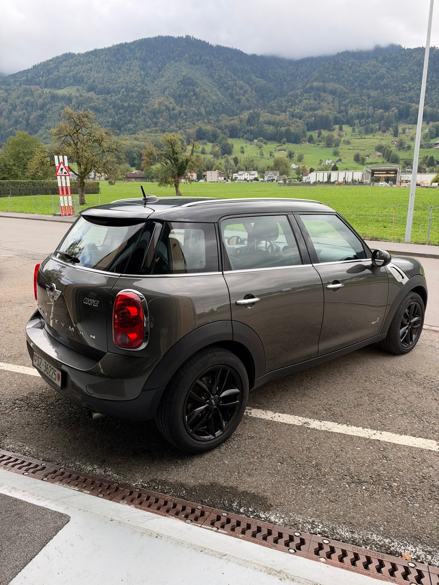 MINI 1.6i Cooper ALL4-image-1