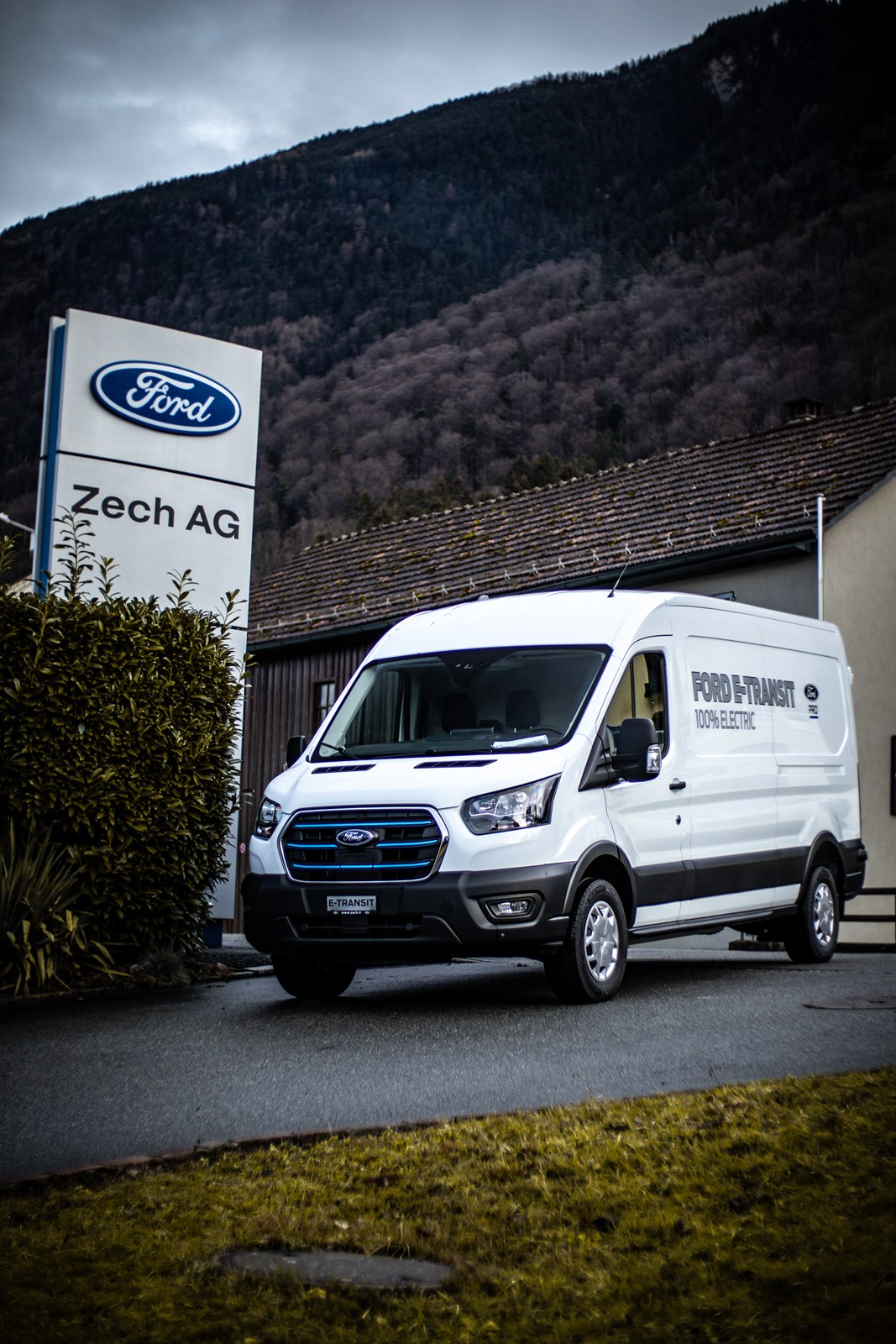 FORD E-Transit Van 350 L3H2 67kWh Trend-image-0