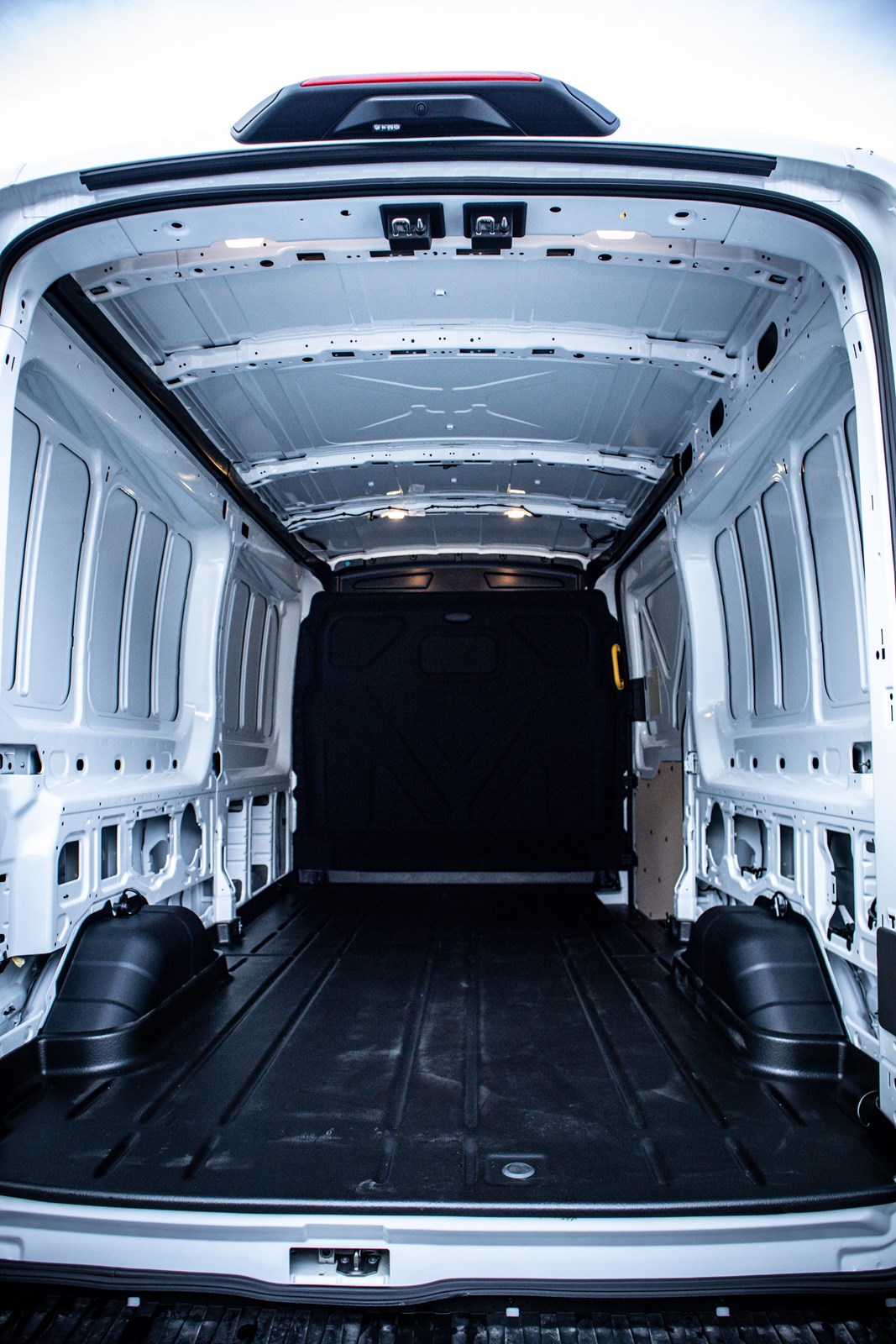 FORD E-Transit Van 350 L3H2 67kWh Trend-image-4