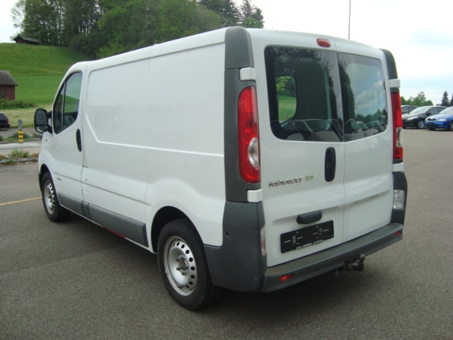 RENAULT Trafic 2.0 dCi 115 2.9t L1H1-image-2
