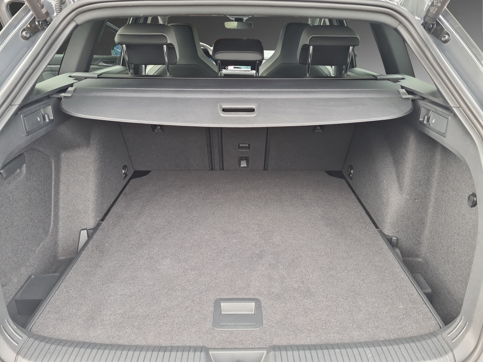 VW Golf Variant 1.5 eTSI mHEV R-Line-image-9