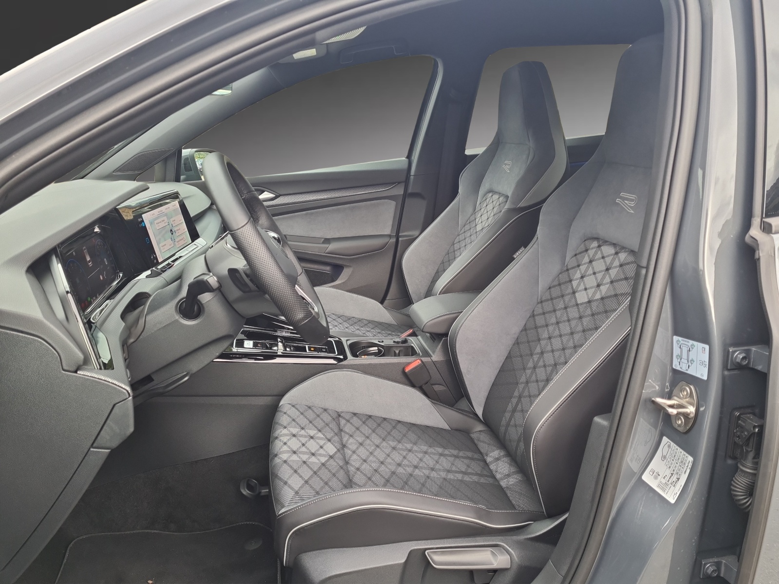 VW Golf Variant 1.5 eTSI mHEV R-Line-image-5