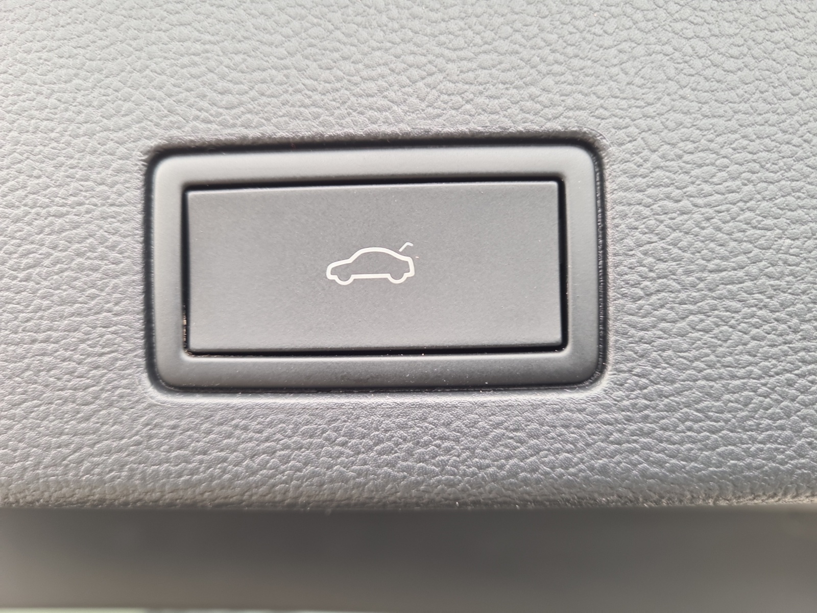 VW Golf Variant 1.5 eTSI mHEV R-Line-image-11