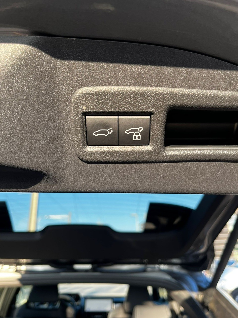 TOYOTA bZ4X Premium 71,4 kWh 4WD-image-10