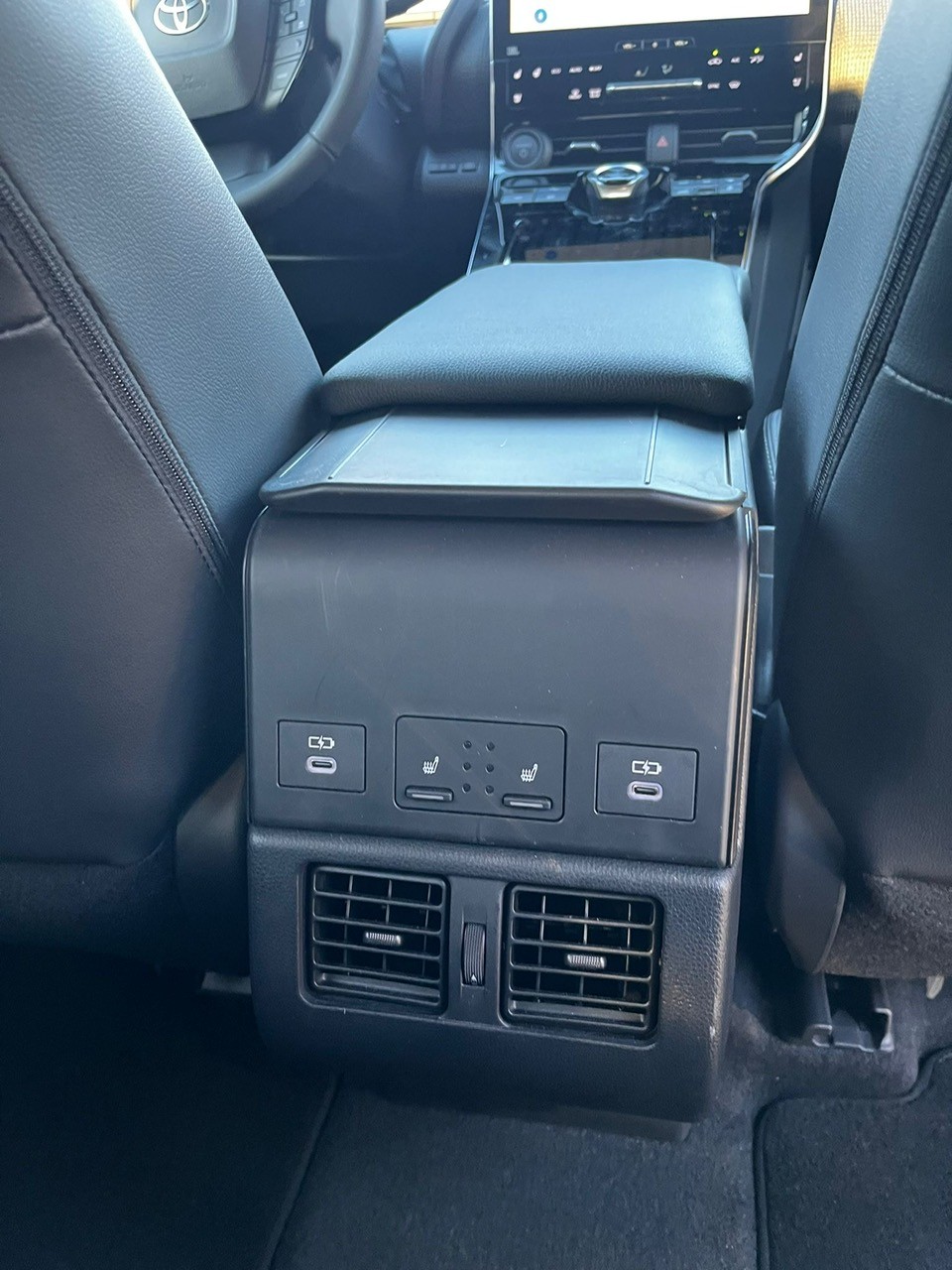 TOYOTA bZ4X Premium 71,4 kWh 4WD-image-11