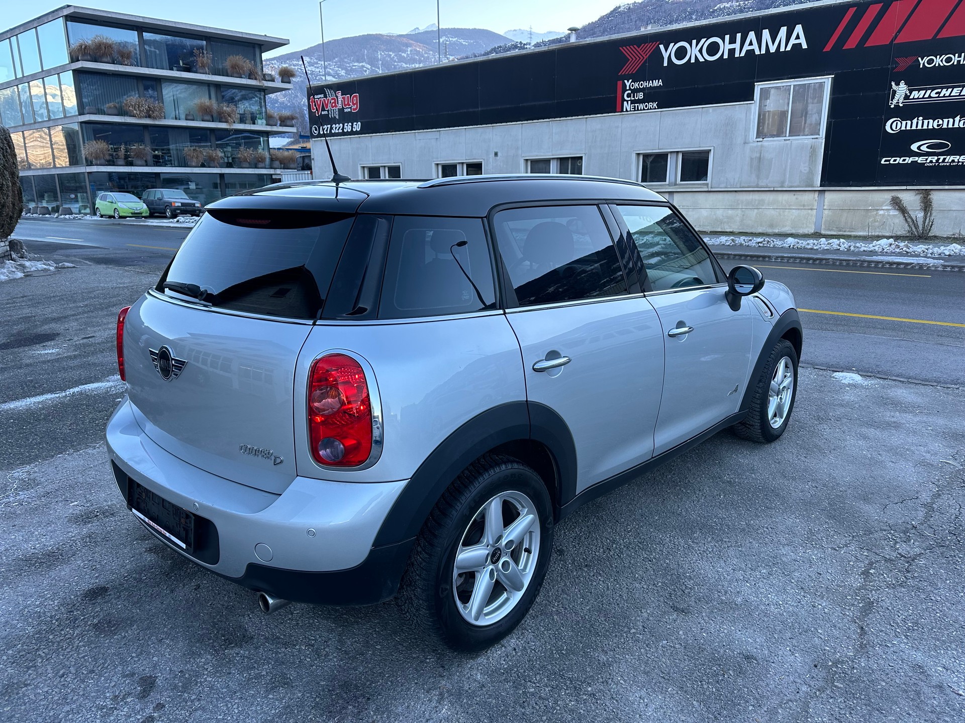 MINI Mini Countryman Cooper D ALL4-image-3