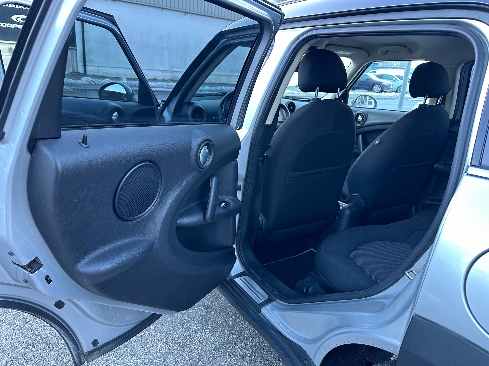 MINI Mini Countryman Cooper D ALL4-image-10