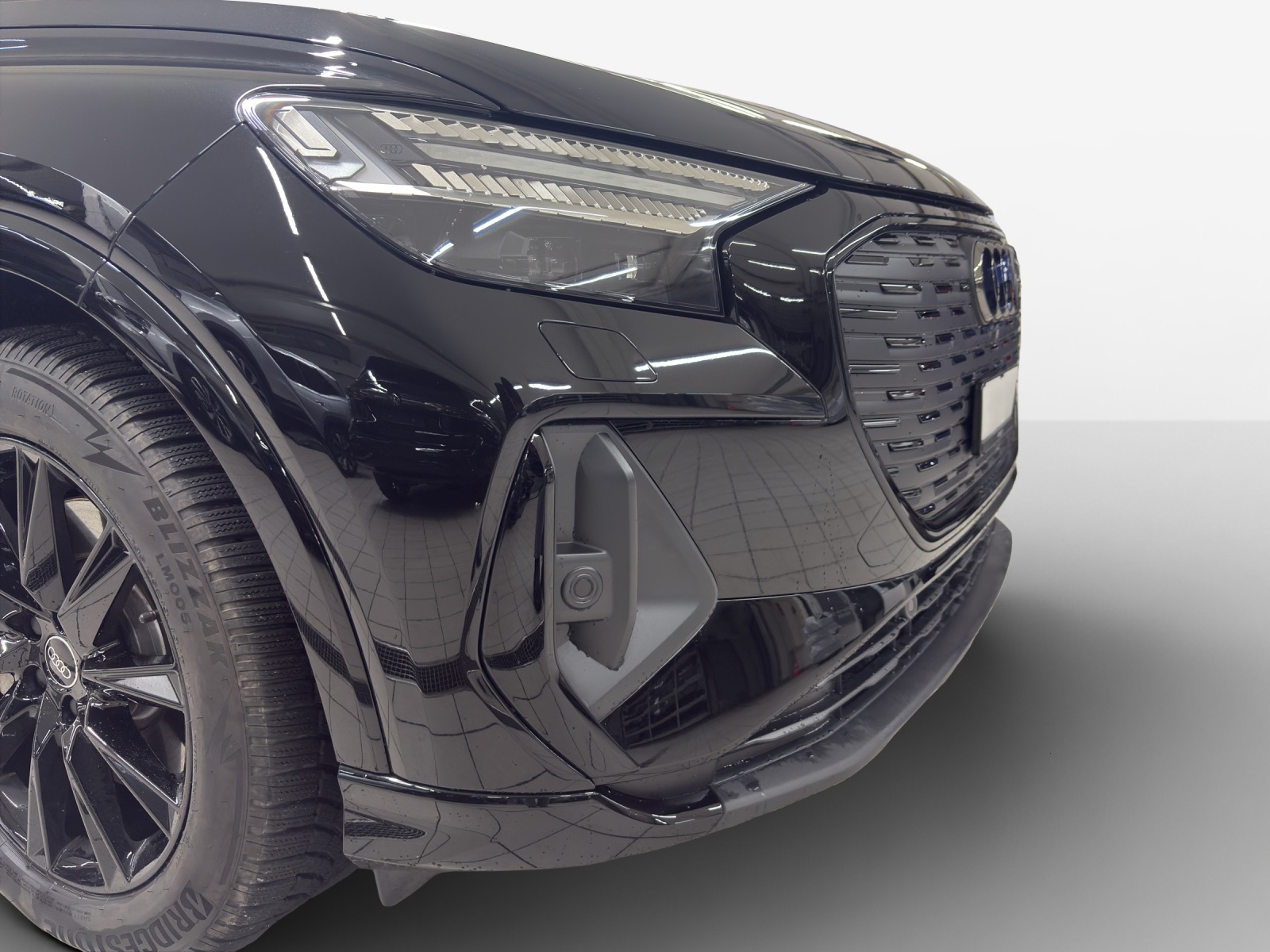 AUDI Q4 Sportback e-tron 45 quattro-image-9