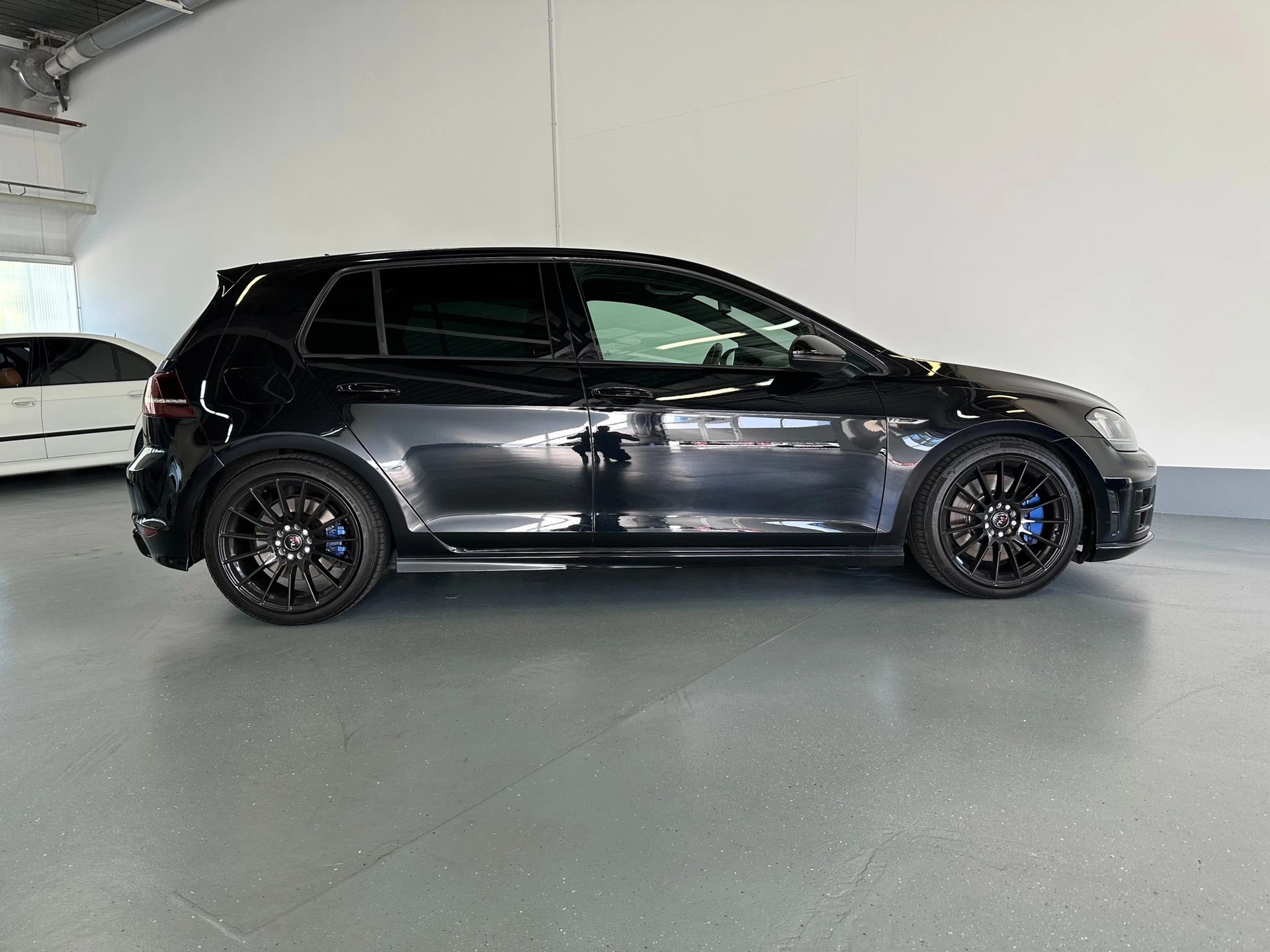 VW Golf 2.0 TSI R 4Motion DSG-image-6