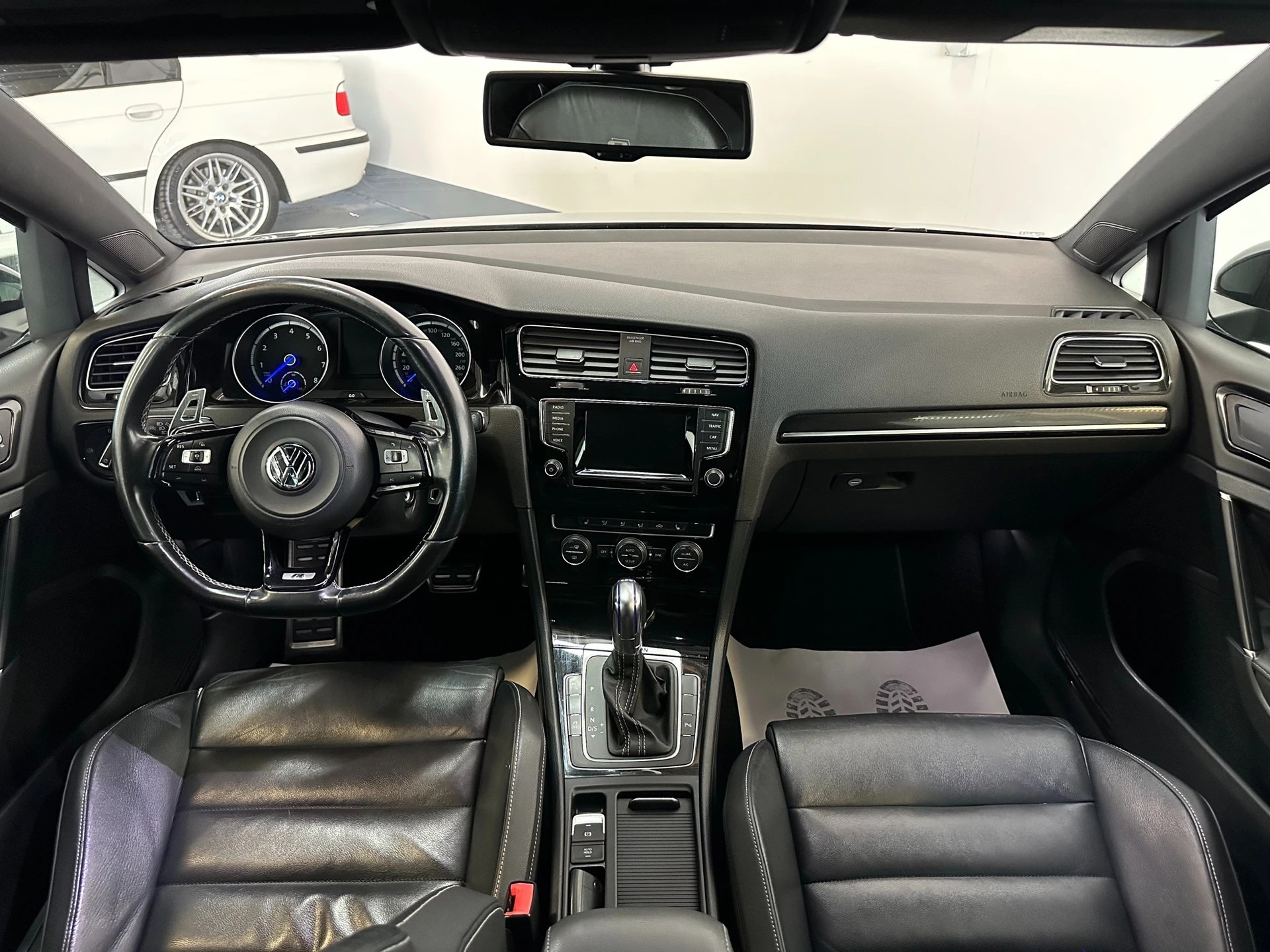 VW Golf 2.0 TSI R 4Motion DSG-image-12