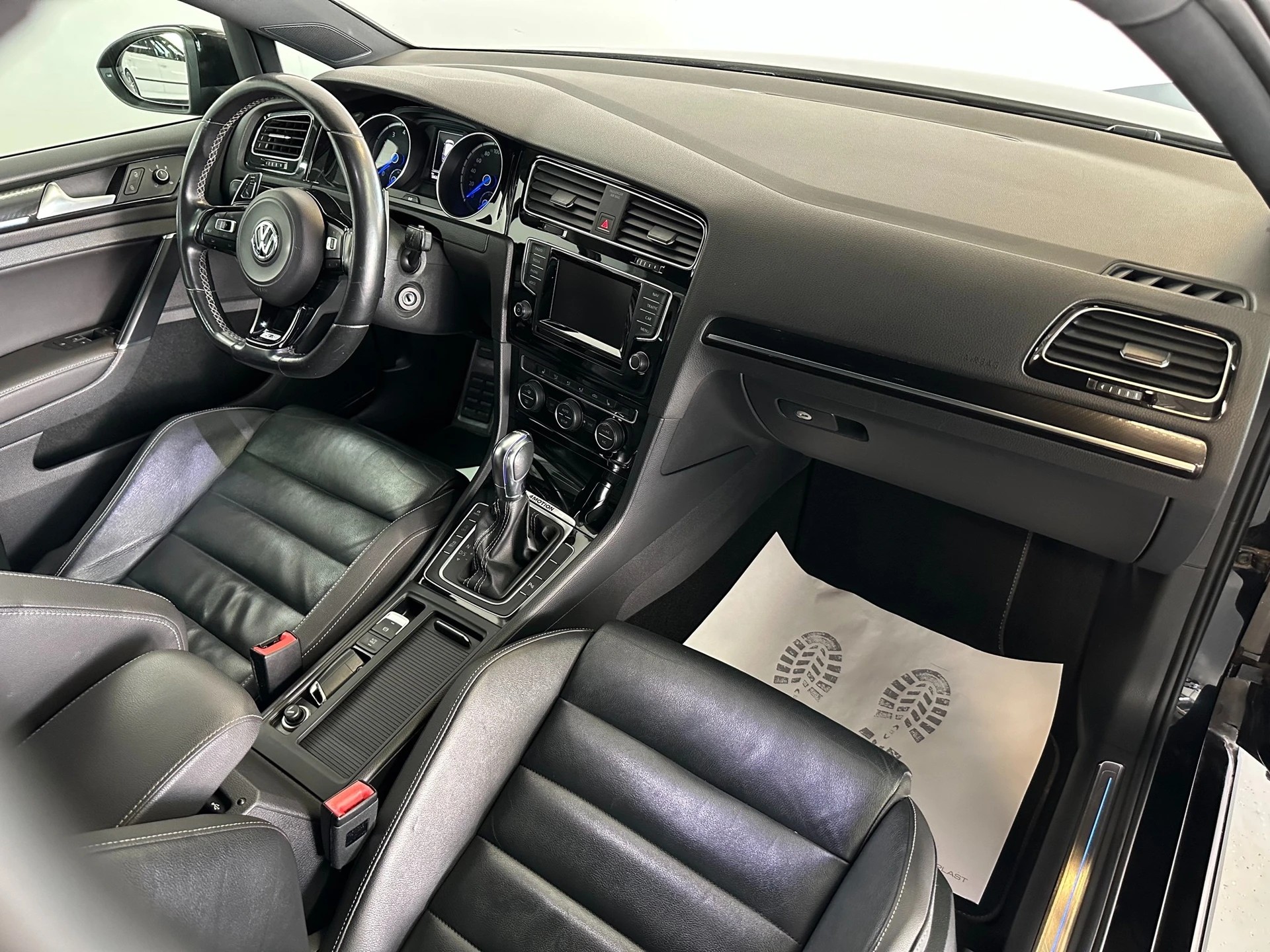 VW Golf 2.0 TSI R 4Motion DSG-image-13