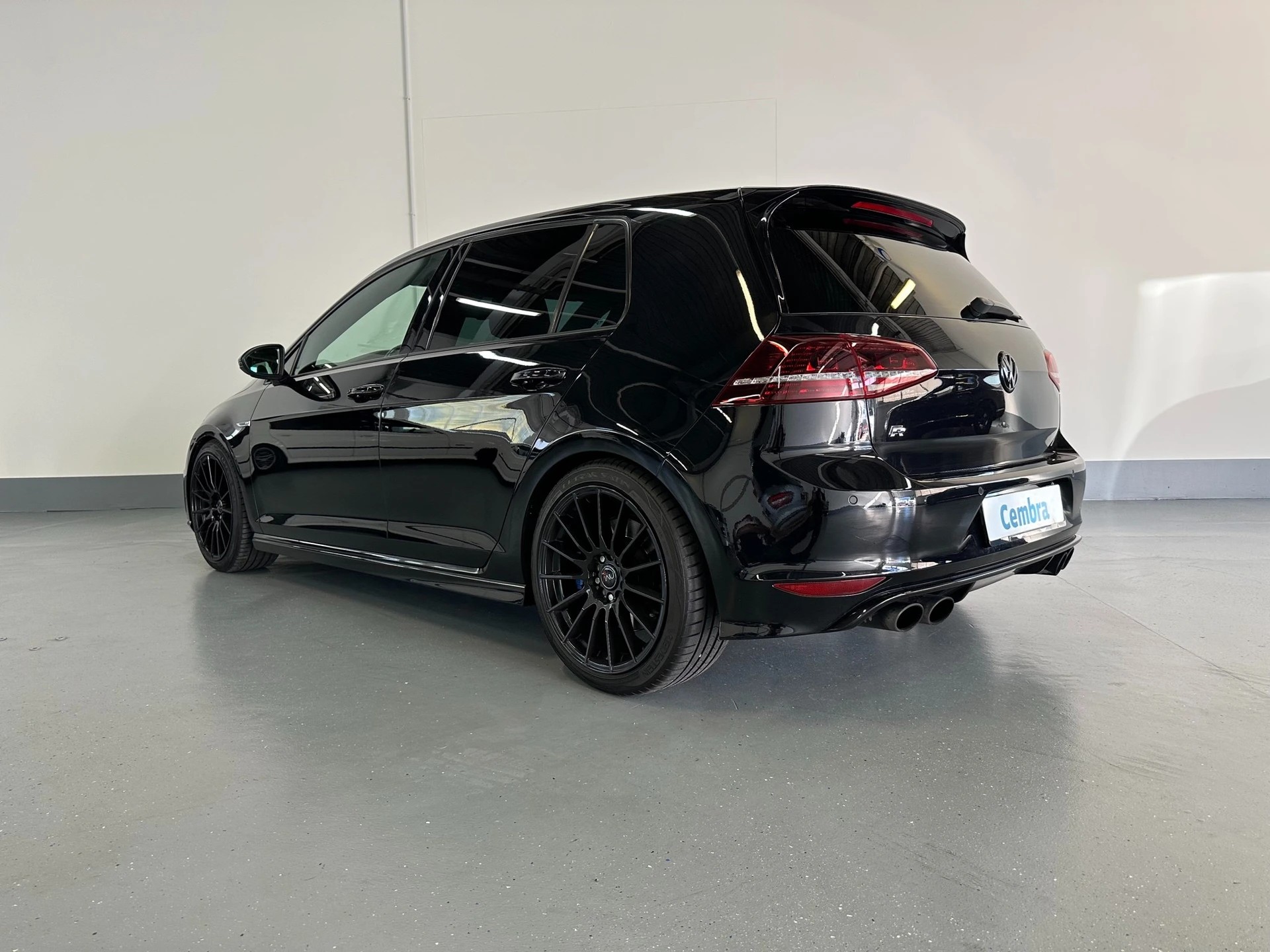 VW Golf 2.0 TSI R 4Motion DSG-image-8