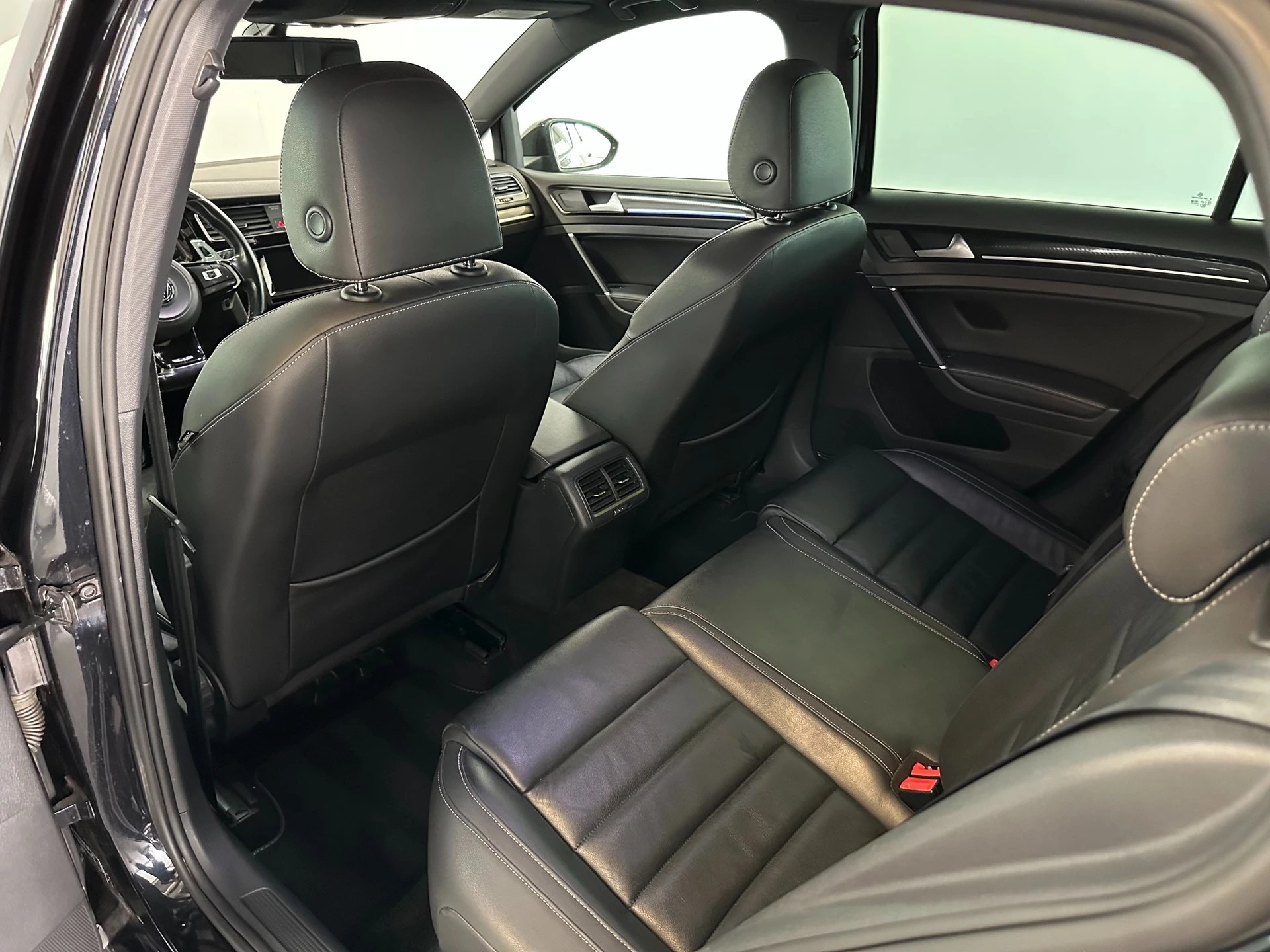 VW Golf 2.0 TSI R 4Motion DSG-image-15