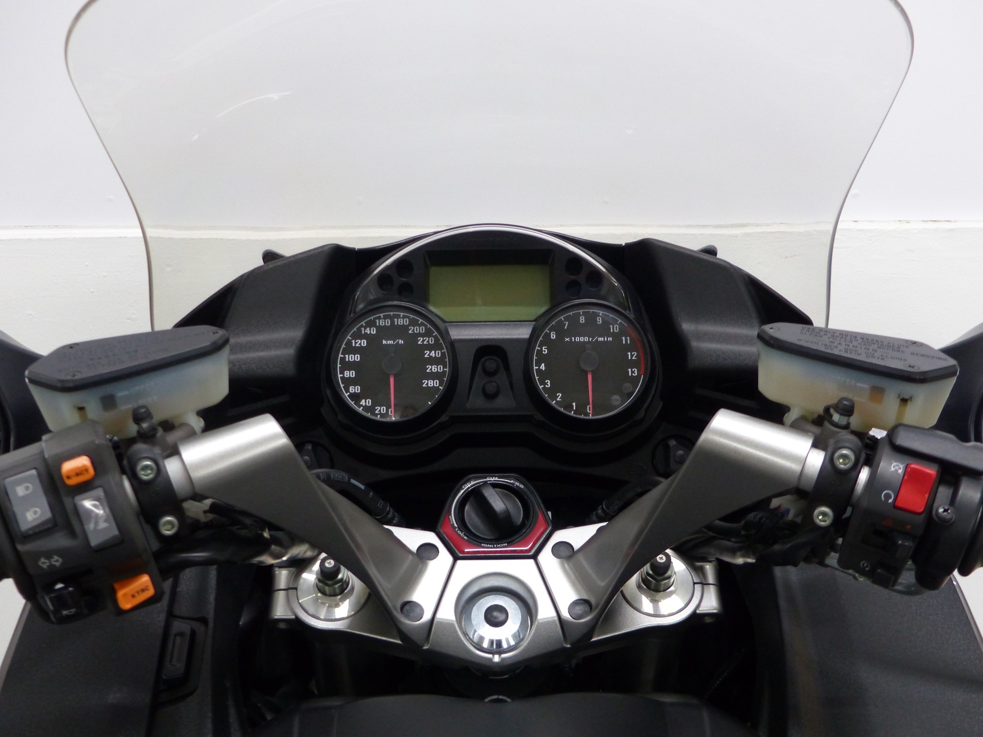 KAWASAKI GTR 1400 ABS mit Zubehör-image-4