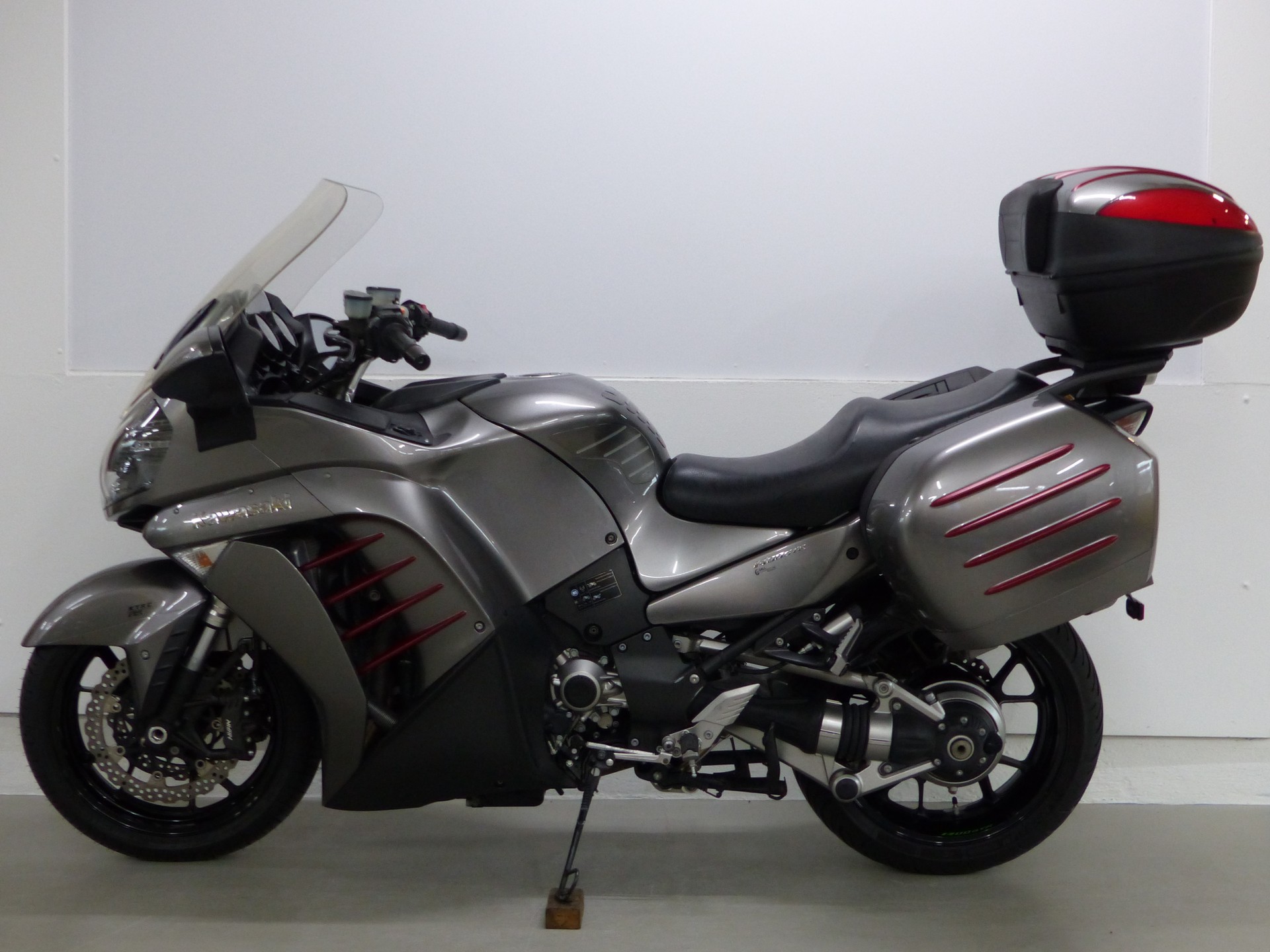 KAWASAKI GTR 1400 ABS mit Zubehör-showroom-element-2