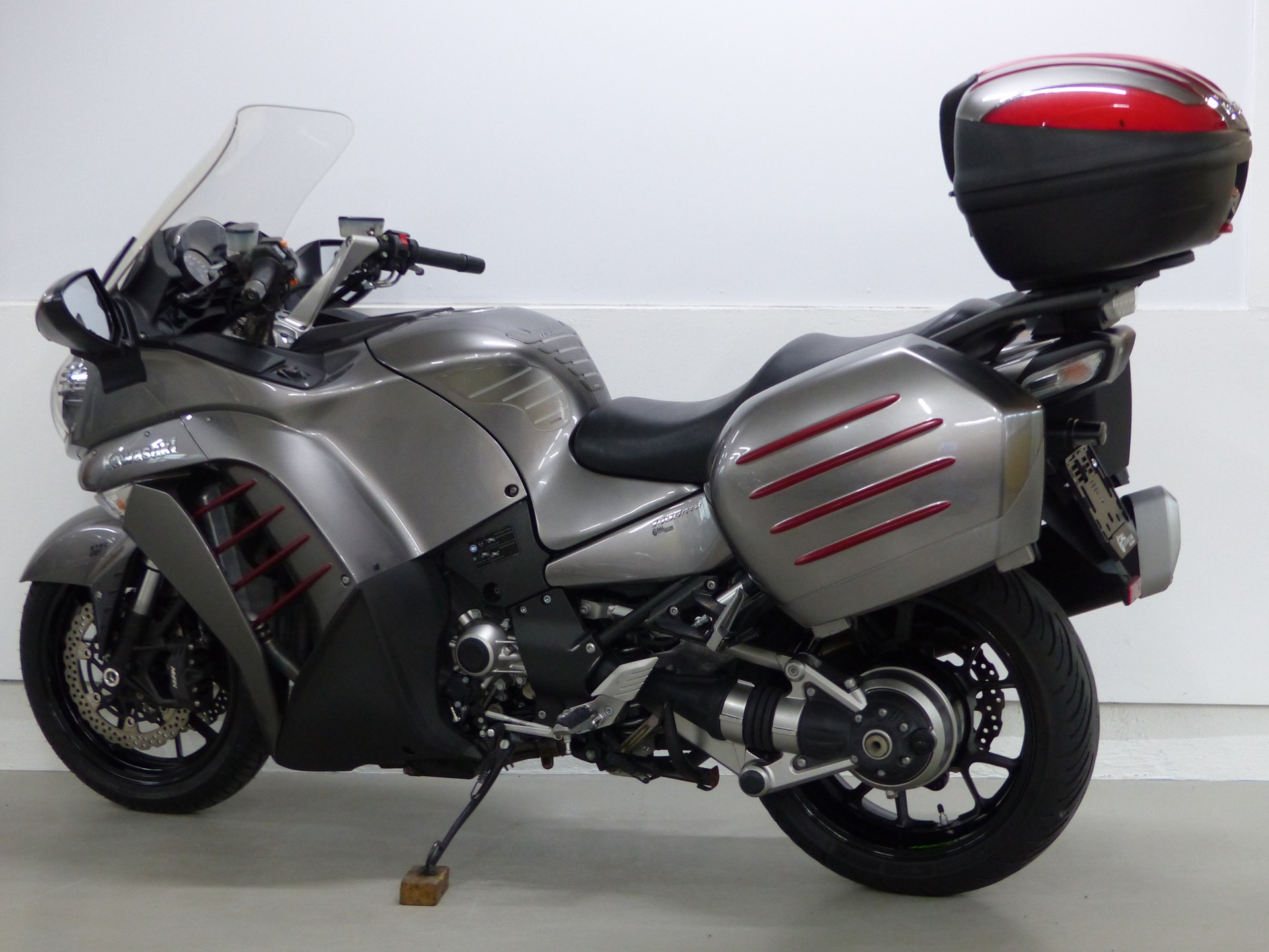 KAWASAKI GTR 1400 ABS mit Zubehör-showroom-element-3