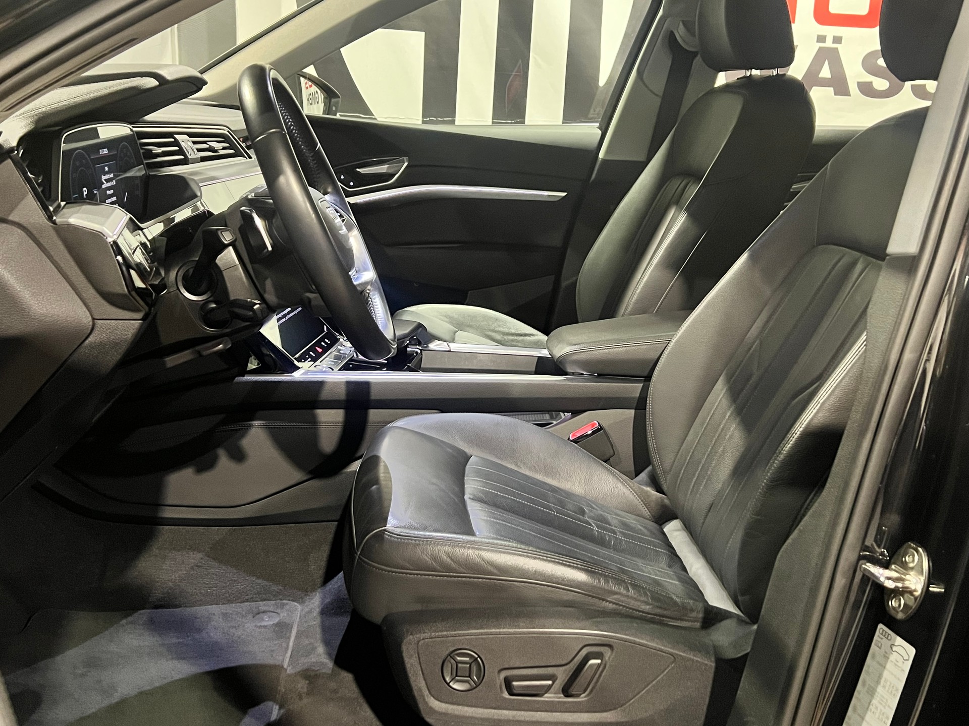 AUDI e-tron 50 Advanced quattro-image-11