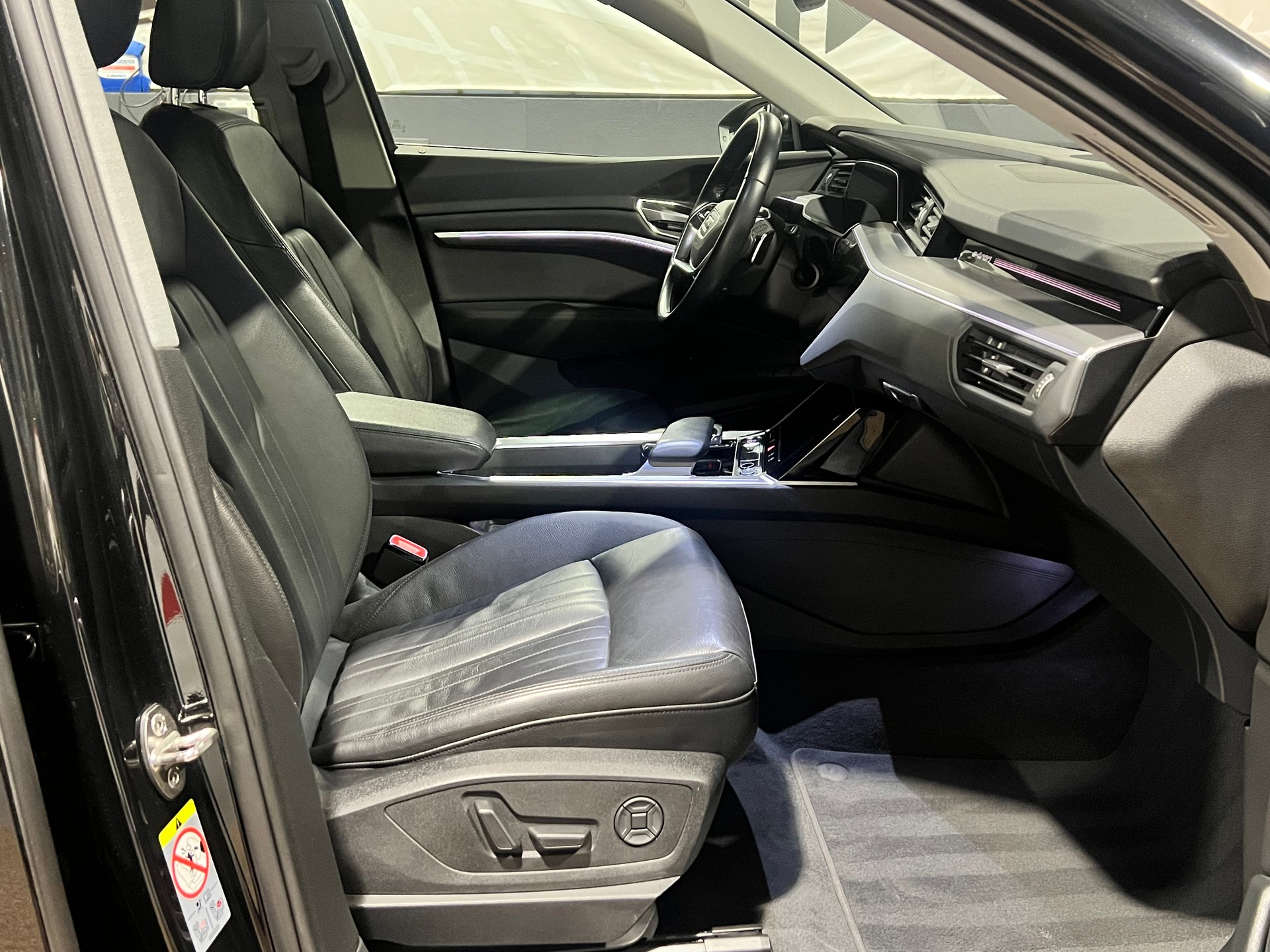 AUDI e-tron 50 Advanced quattro-image-15