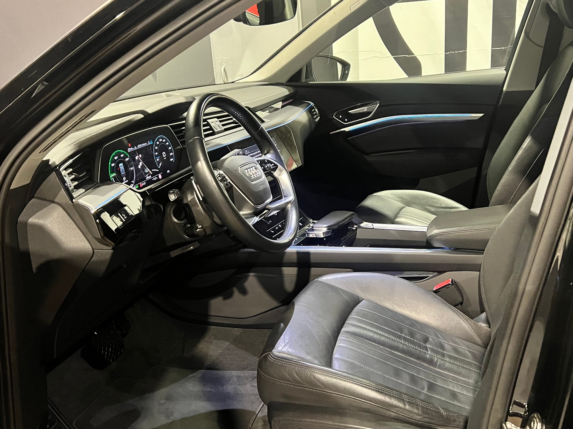 AUDI e-tron 50 Advanced quattro-image-10