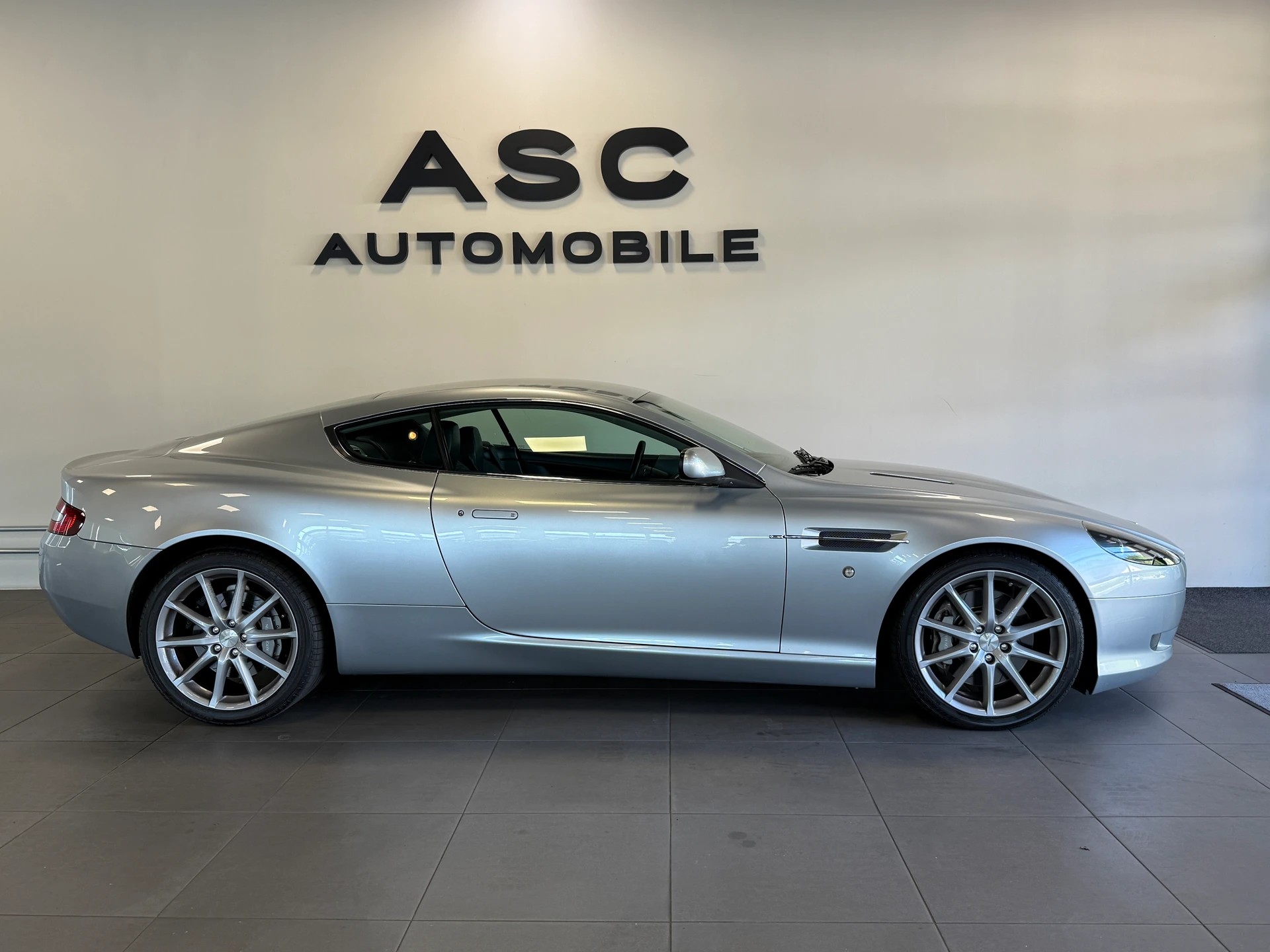 ASTON MARTIN DB9 Touchtronic 2-showroom-element-1