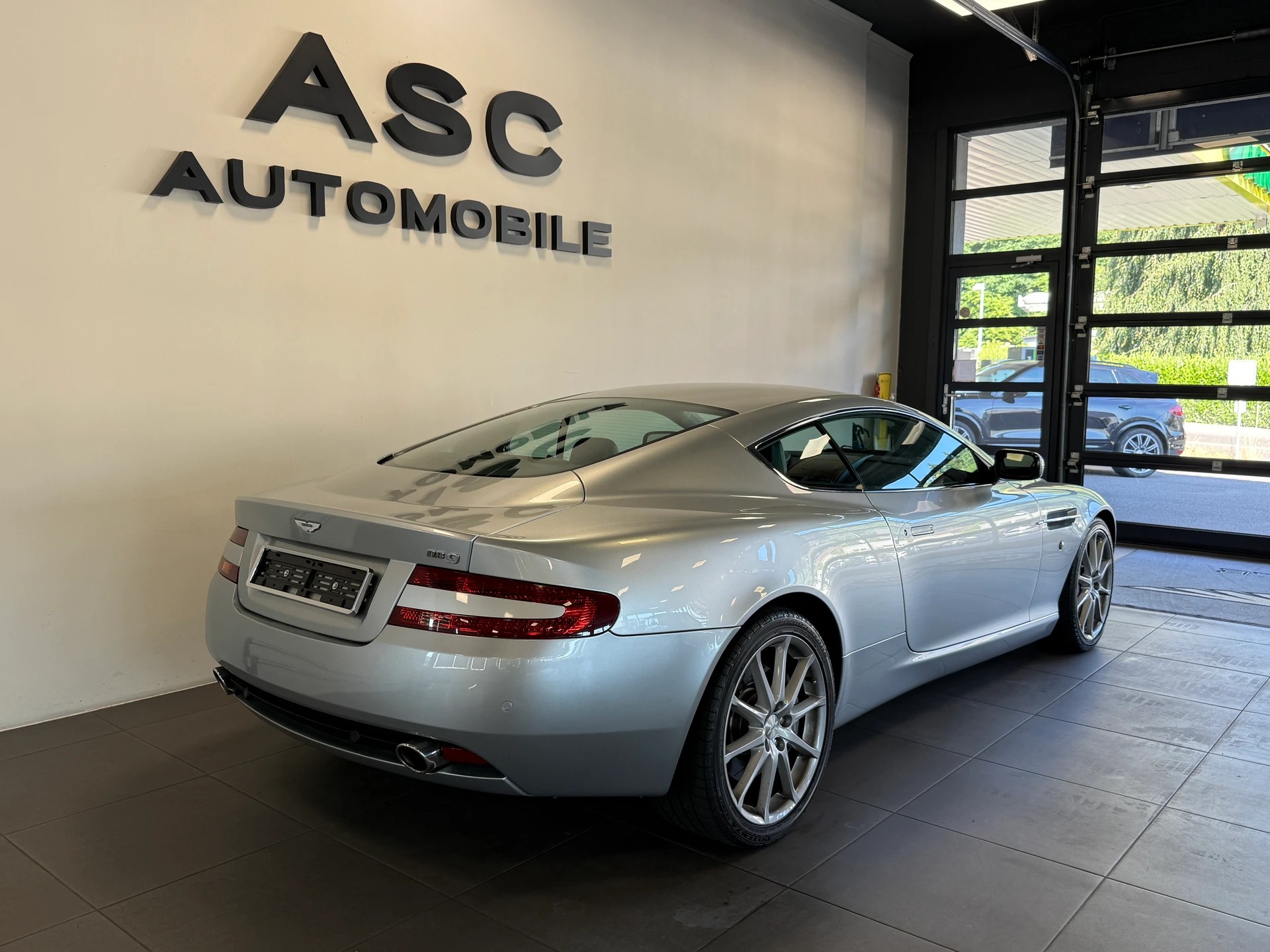 ASTON MARTIN DB9 Touchtronic 2-showroom-element-2