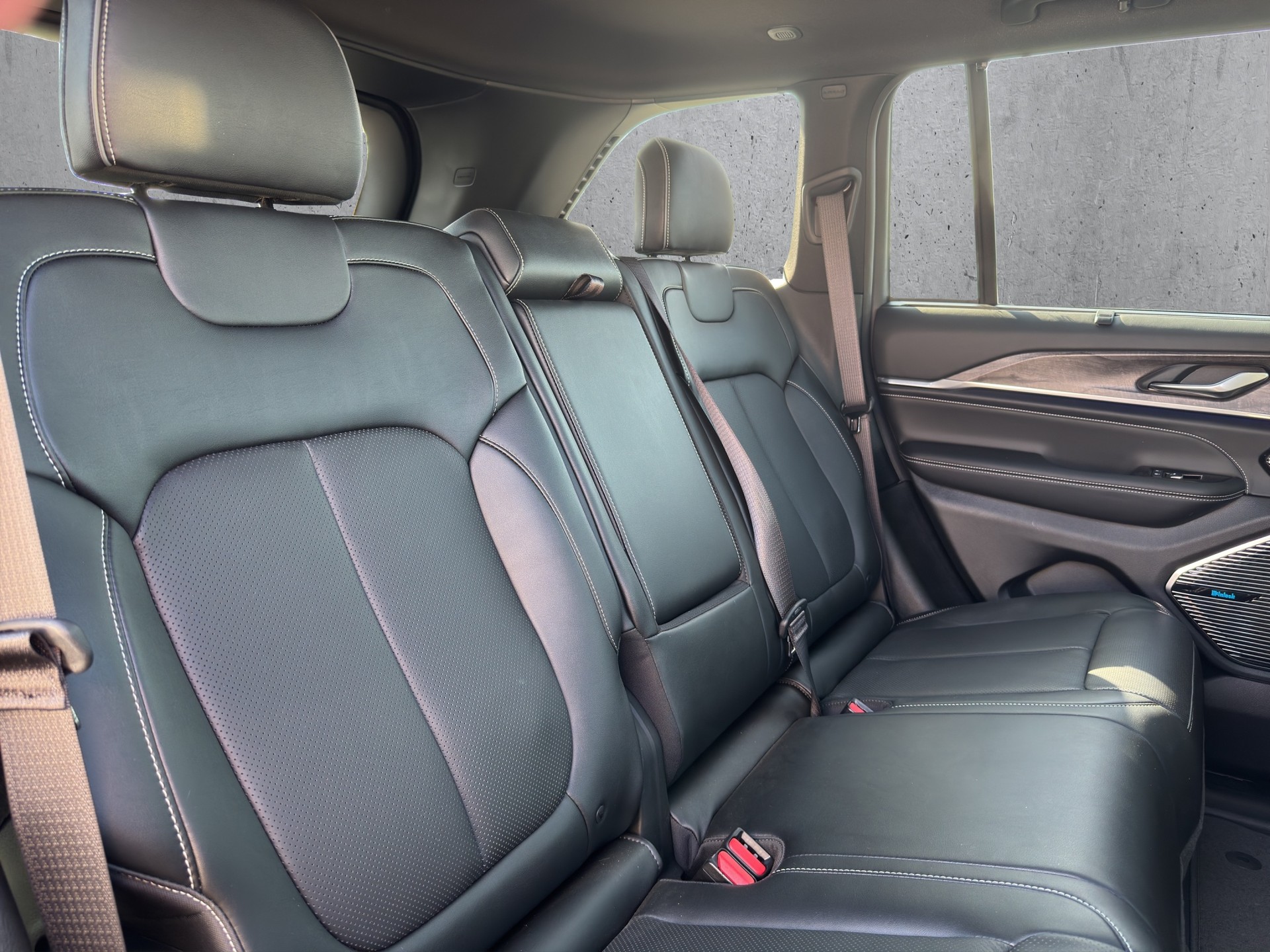 JEEP Grand Cherokee 5.7 364cv V8 Overlan-image-11