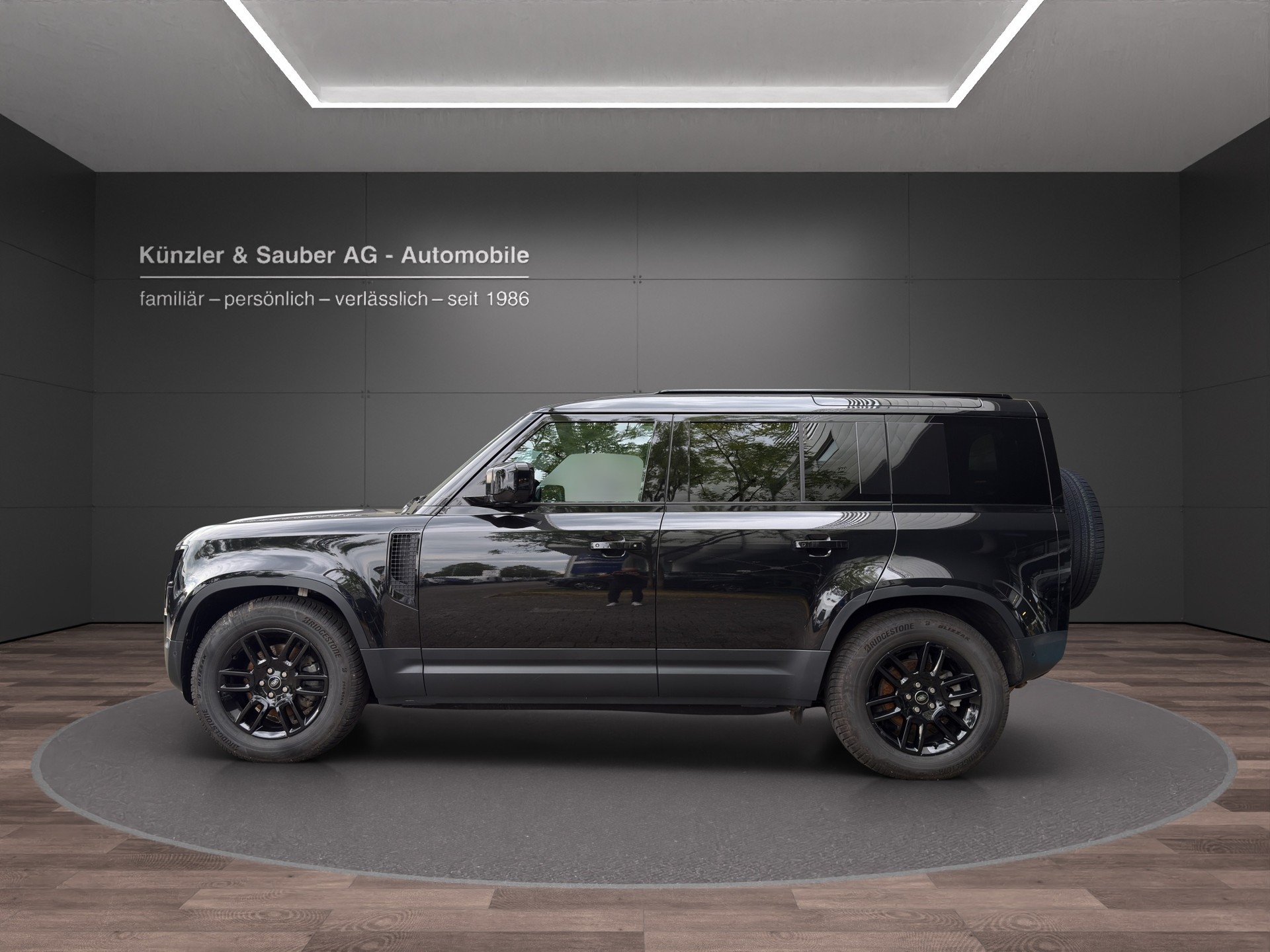 LAND ROVER Defender 110 3.0 D I6 250 S AWD AT8-image-1