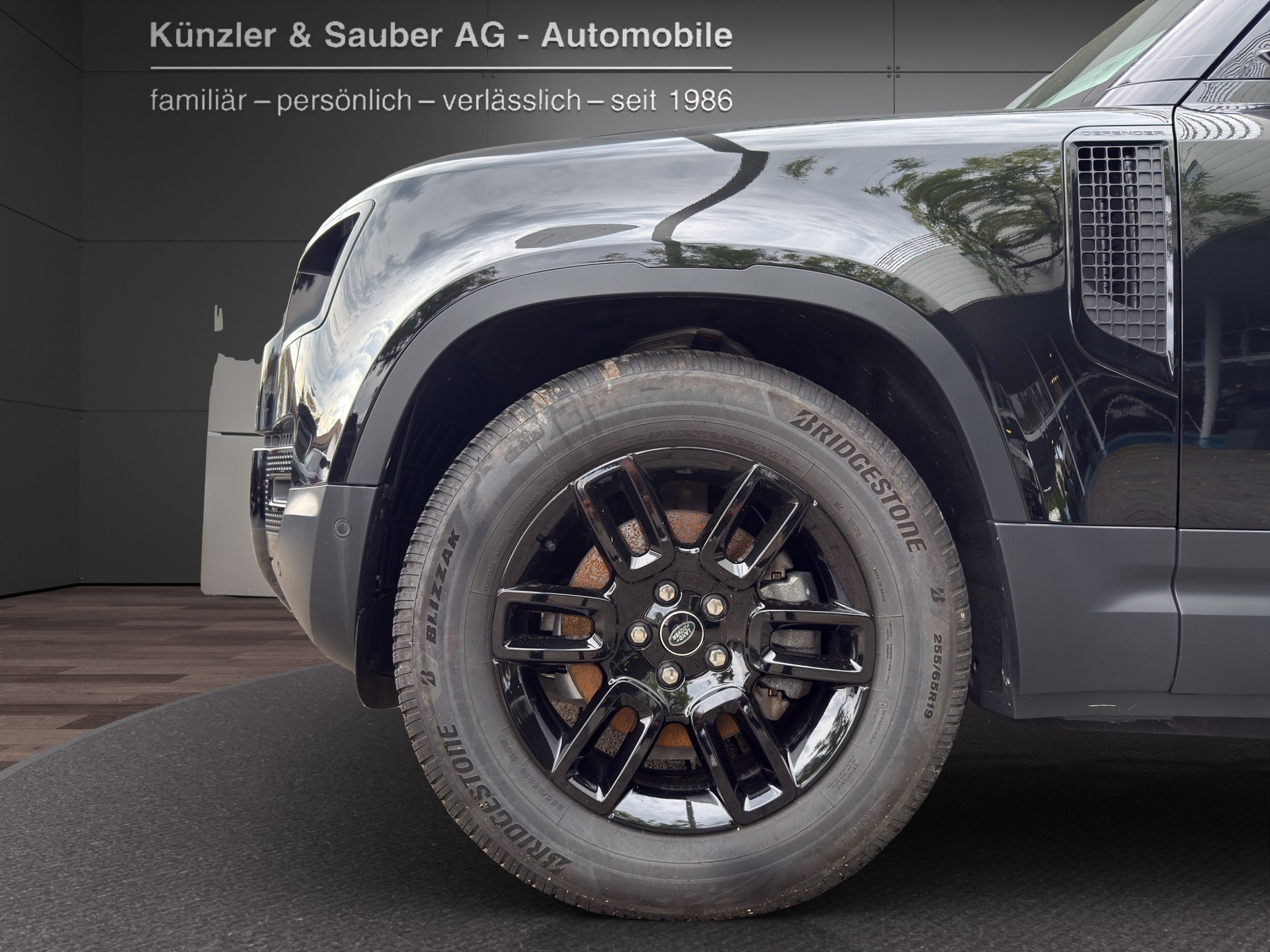 LAND ROVER Defender 110 3.0 D I6 250 S AWD AT8-image-2