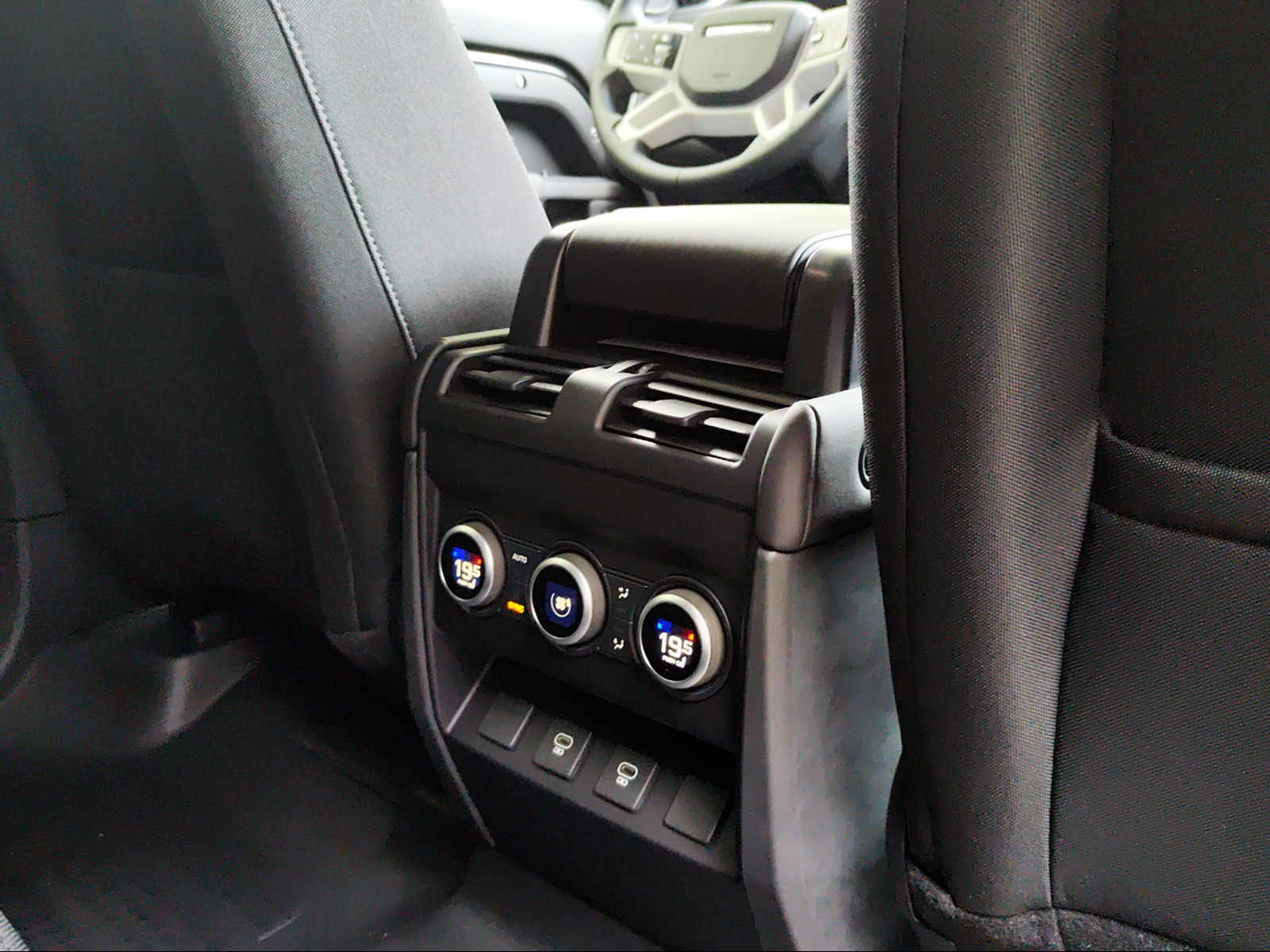 LAND ROVER Defender 110 3.0 D I6 250 S AWD AT8-image-14