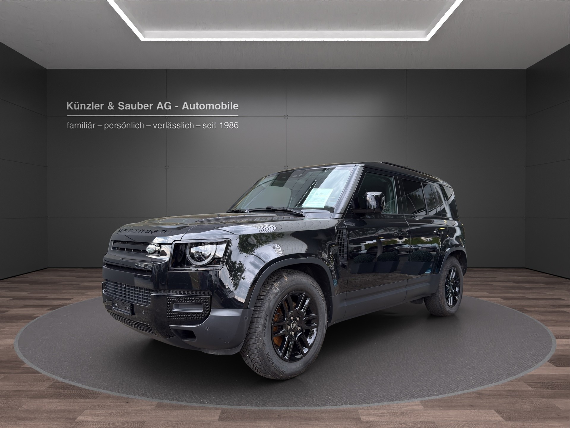 LAND ROVER Defender 110 3.0 D I6 250 S AWD AT8-image-0