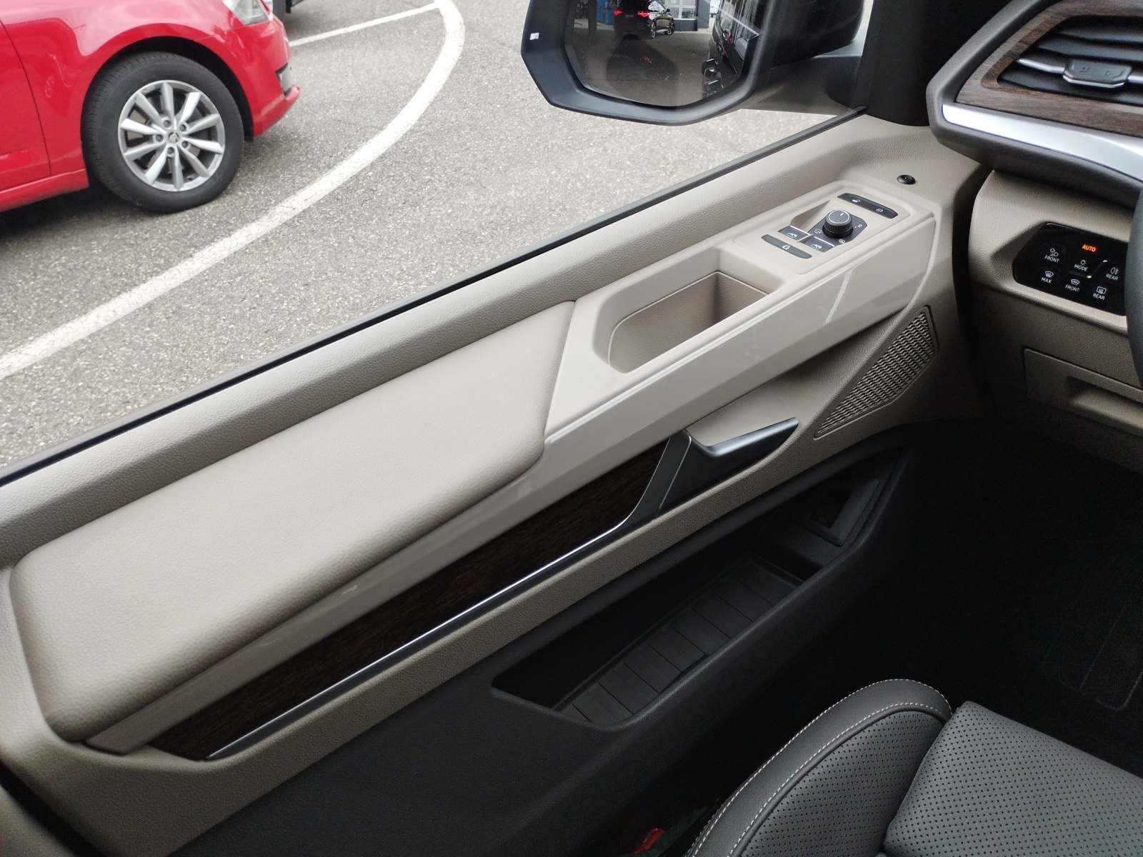 VW Multivan 2.0 TDI Style DSG Lang-image-12