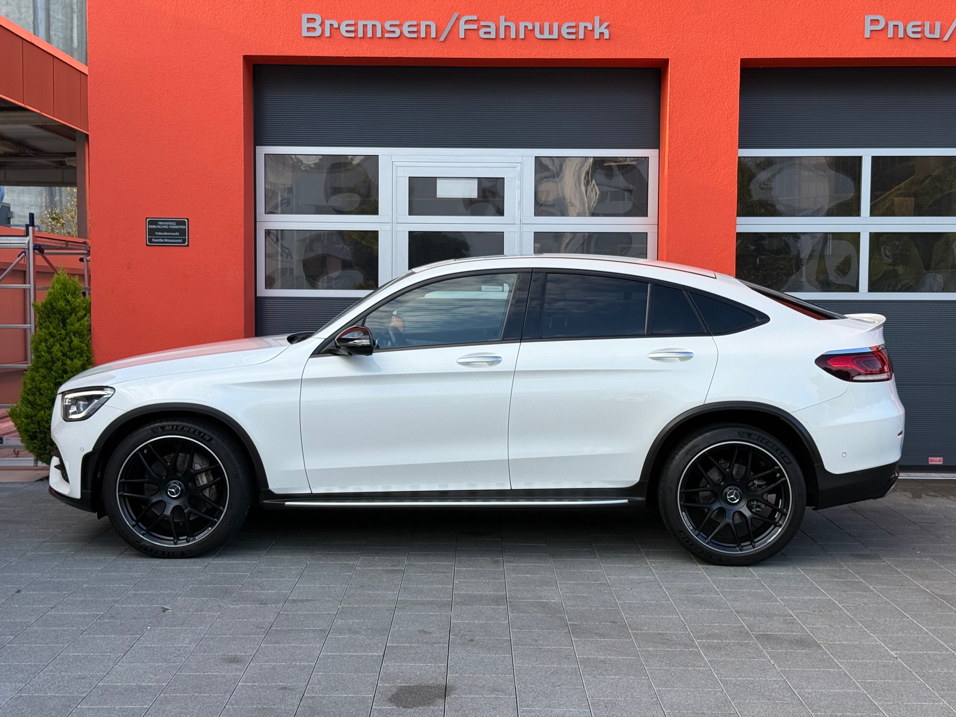 MERCEDES-BENZ GLC Coupé 300 d AMG Line 4Matic 9G-Tronic-showroom-element-1