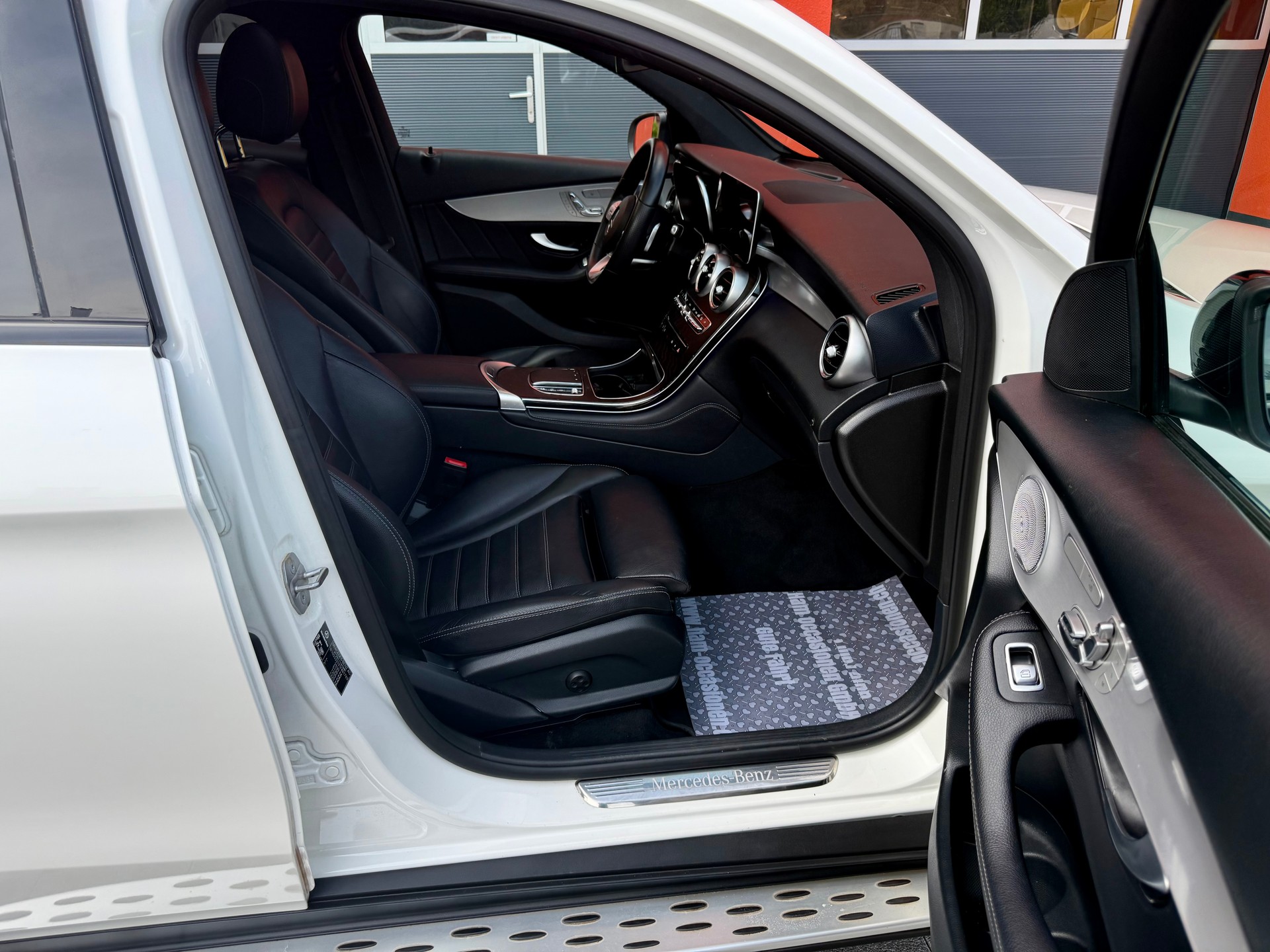 MERCEDES-BENZ GLC Coupé 300 d AMG Line 4Matic 9G-Tronic-image-15