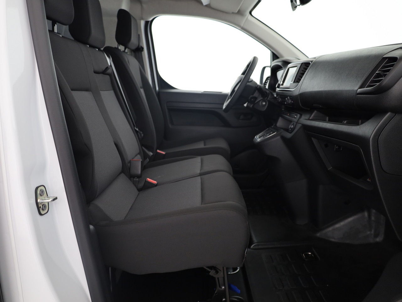 FIAT PRO E-SCUDO 50kWh L2 Swiss Edition-image-8