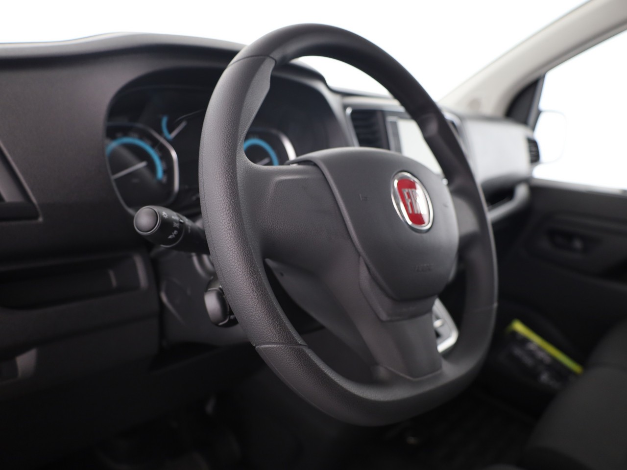FIAT PRO E-SCUDO 50kWh L2 Swiss Edition-image-7