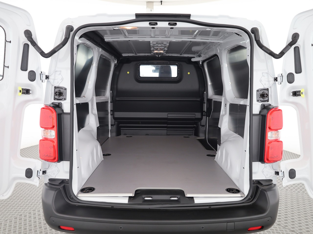 FIAT PRO E-SCUDO 50kWh L2 Swiss Edition-image-6