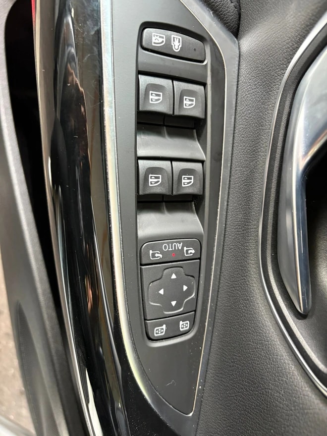 RENAULT Espace 1.8 TCe Intens EDC *CH-Fahrzeug* *7-Plätzer*-image-13