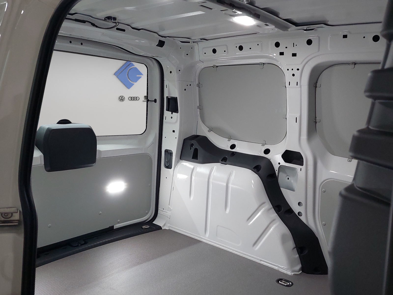 VW VW Caddy Cargo 2.0 TDI 4 Motion-image-8