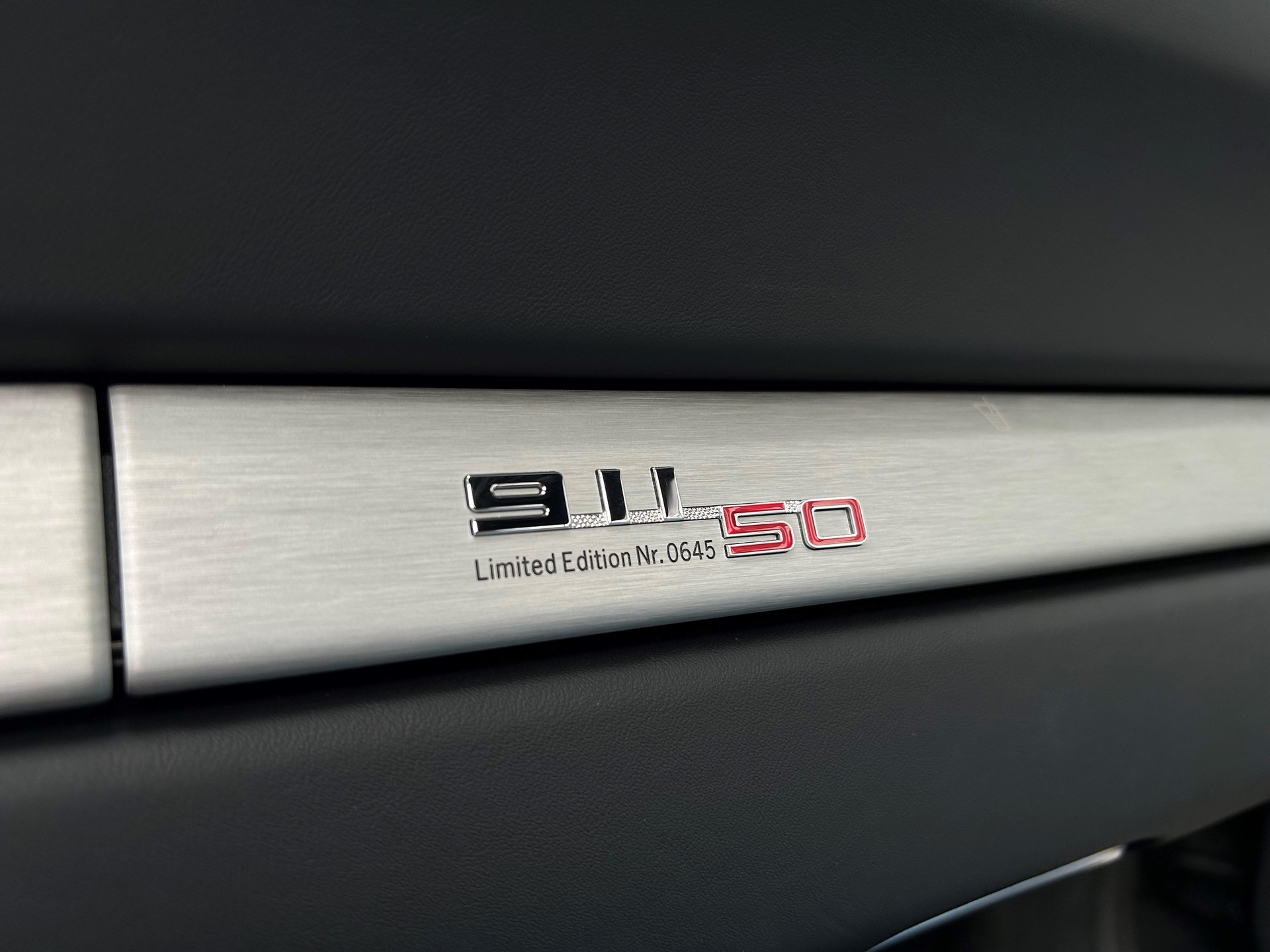 PORSCHE 911 Coupé 3.8 Carrera S 50 Jahre 911 PDK-image-8
